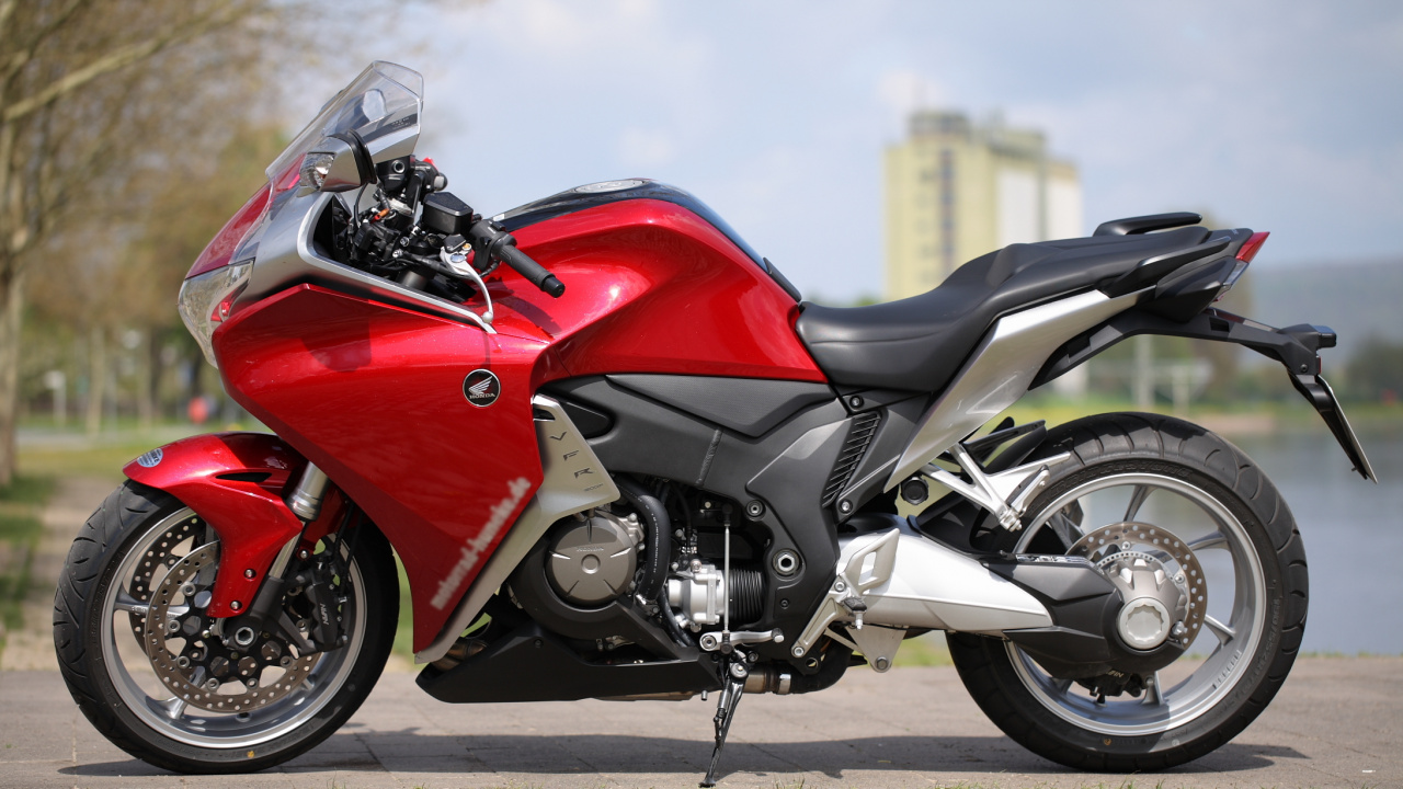 Red and Black Sports Bike on Road During Daytime. Wallpaper in 1280x720 Resolution