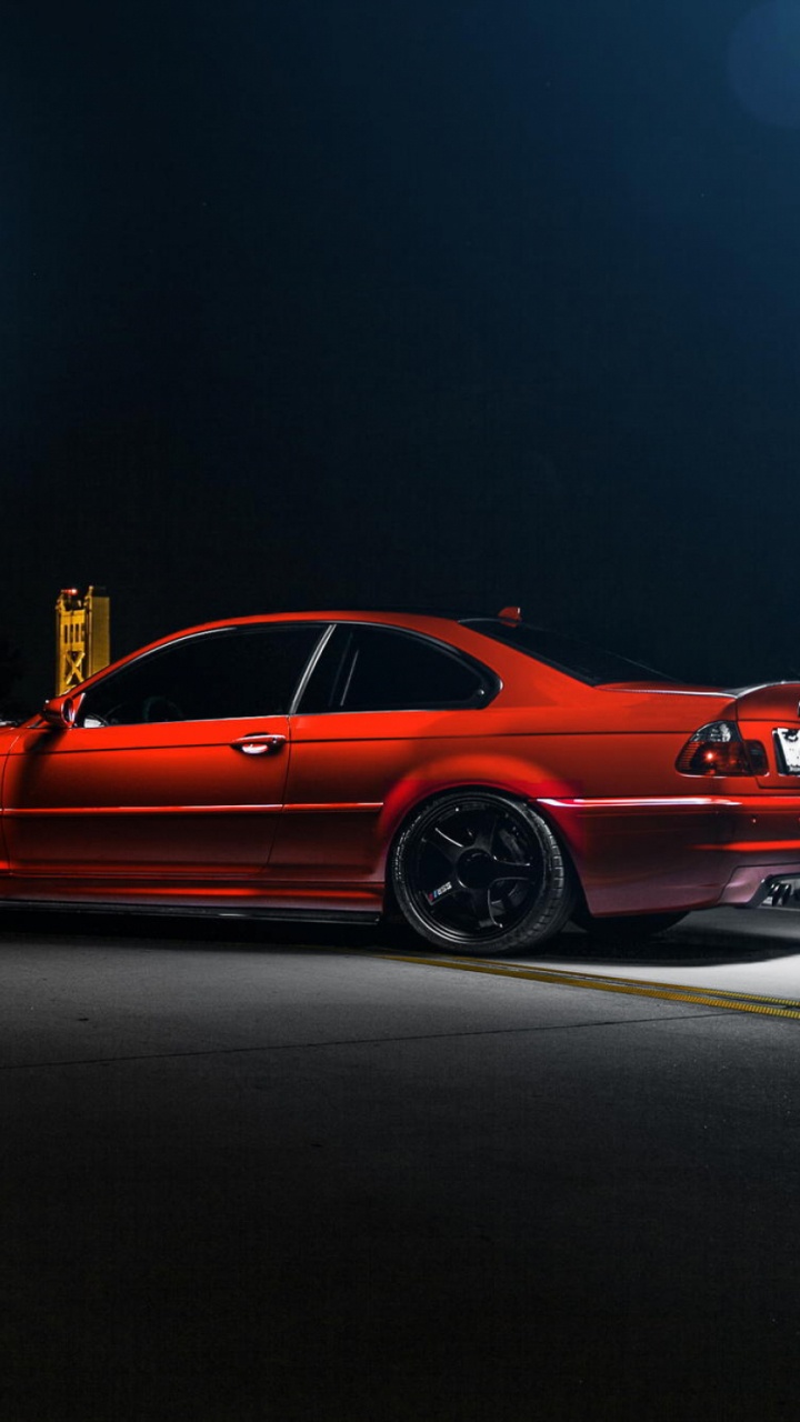 Coupé Orange Sur Route Pendant la Nuit. Wallpaper in 720x1280 Resolution