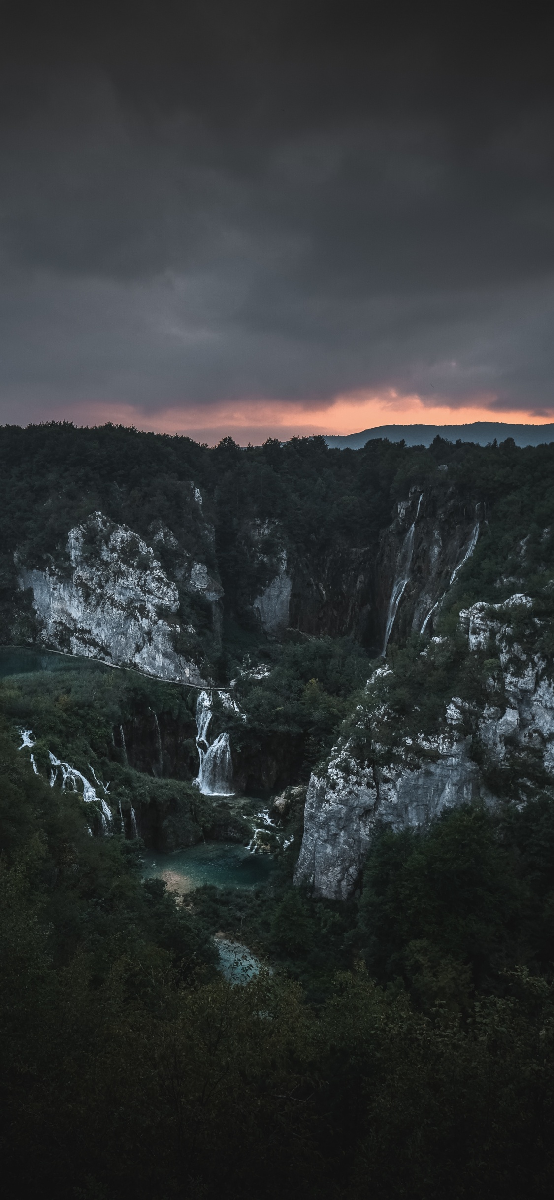 Nature, Noir, Ciel, Atmosphère, Cascade. Wallpaper in 1125x2436 Resolution