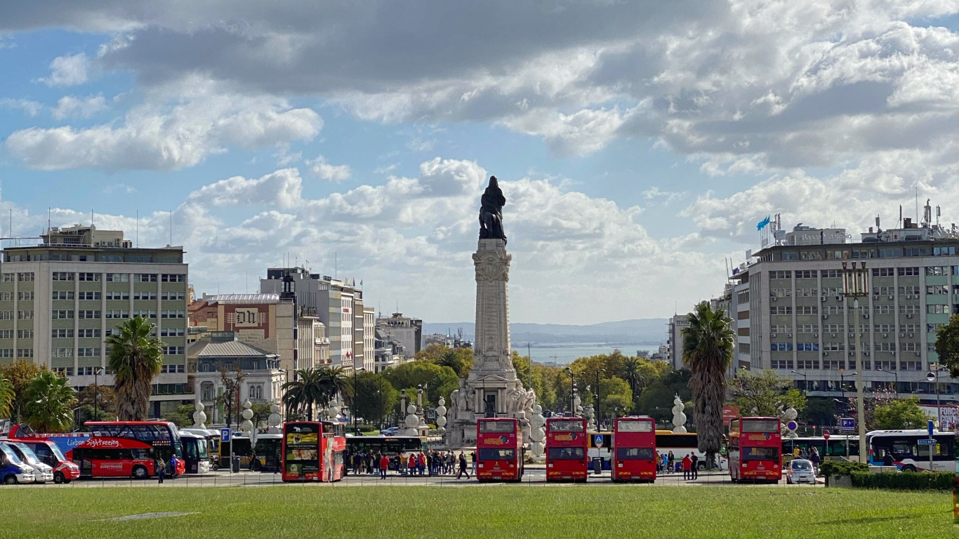 聚氨酯泡沫枪025st, 草, 公共空间, 城市, 塔块 壁纸 1366x768 允许