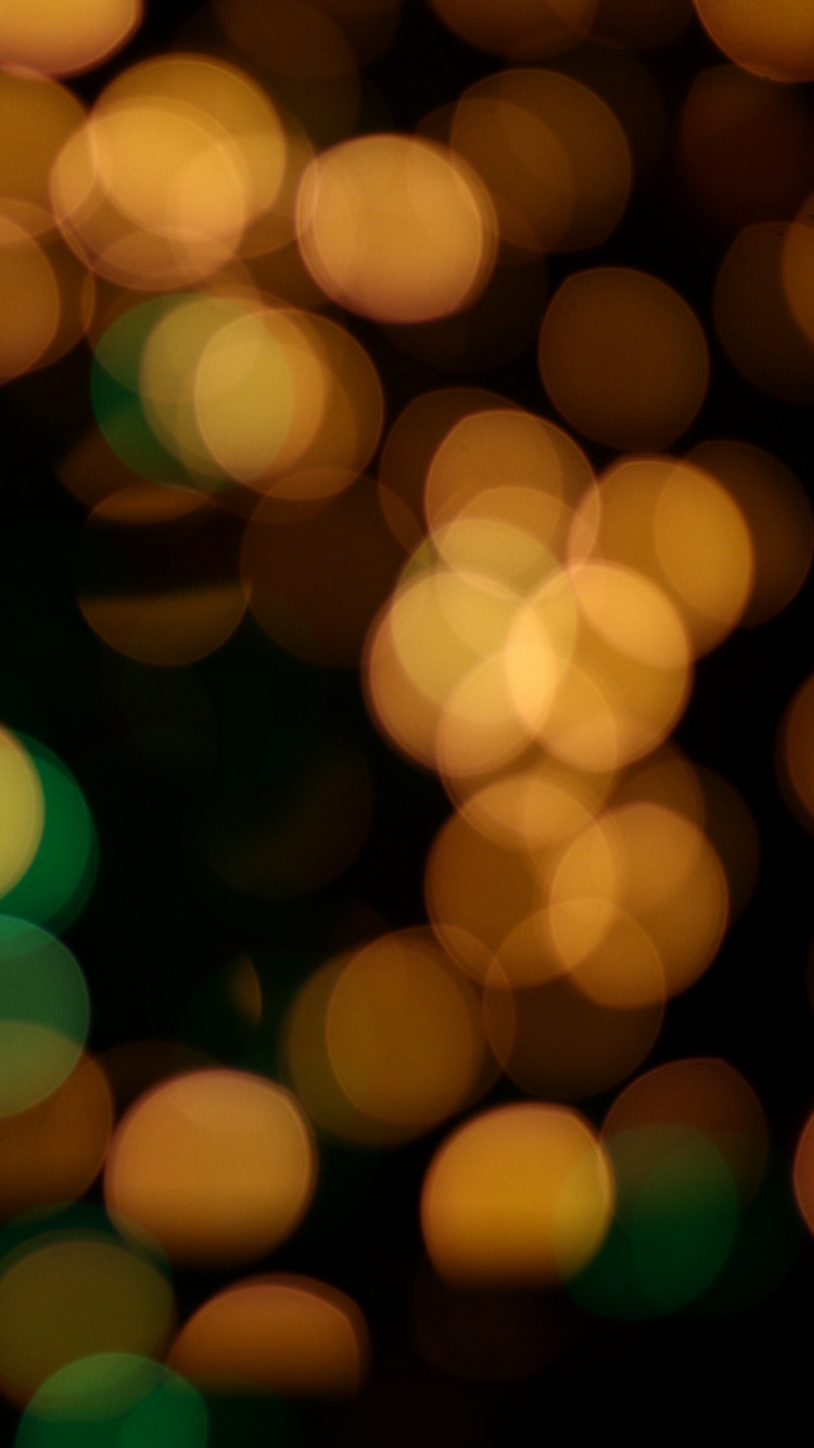 Luces Bokeh Amarillas y Verdes. Wallpaper in 750x1334 Resolution