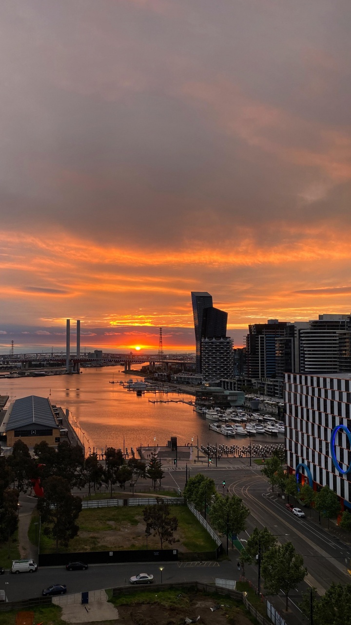 Edificio, Ambiente, Afterglow, Ventana, Cuerpo de Agua. Wallpaper in 720x1280 Resolution