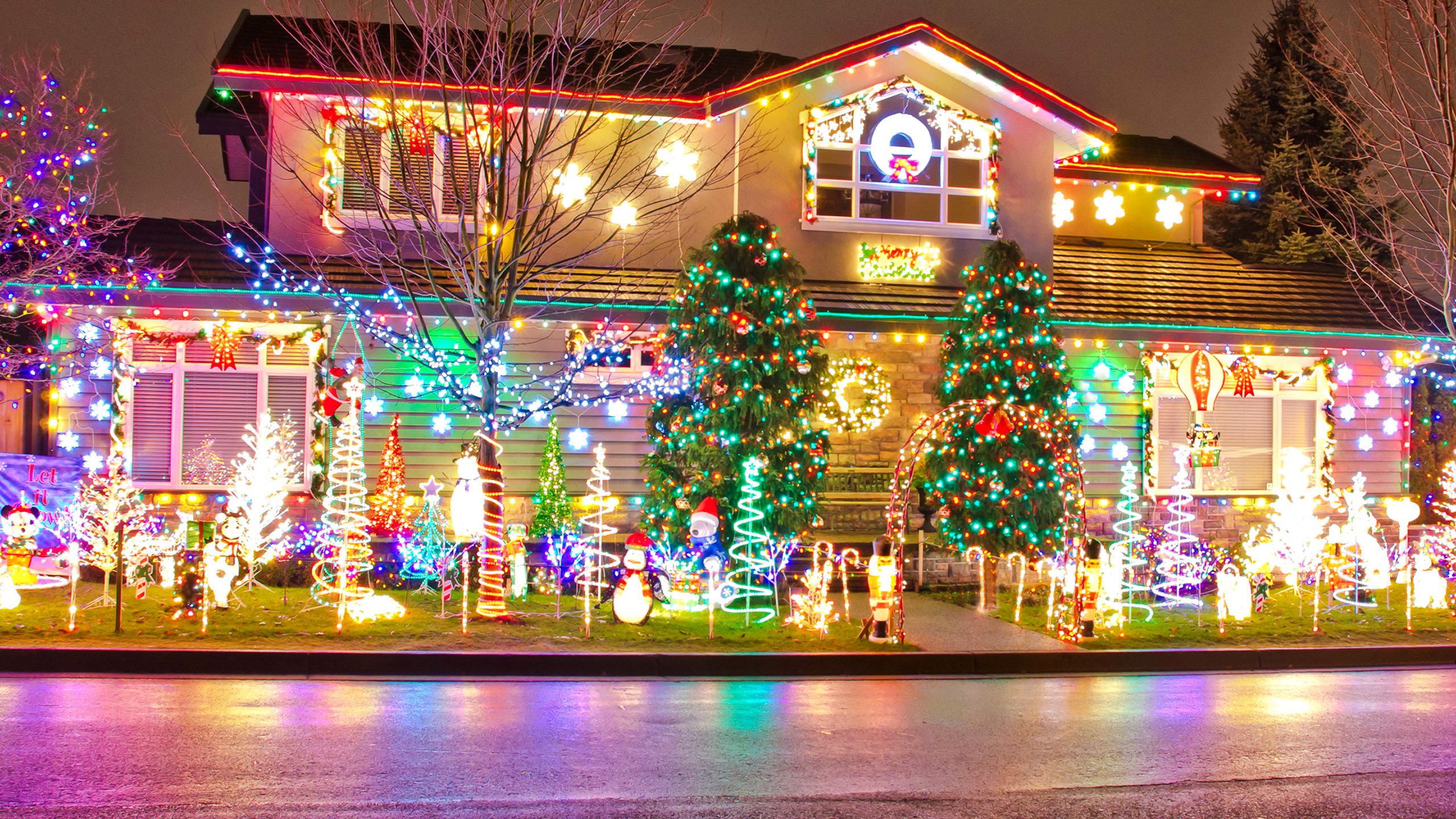 Christmas Lights, Christmas Day, Lighting, Holiday, Christmas Decoration. Wallpaper in 2560x1440 Resolution