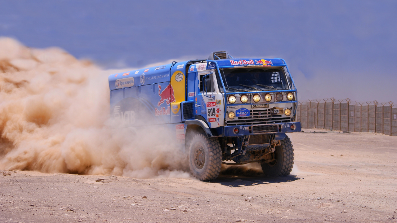 Blue and Yellow Truck on Dirt Road. Wallpaper in 1280x720 Resolution