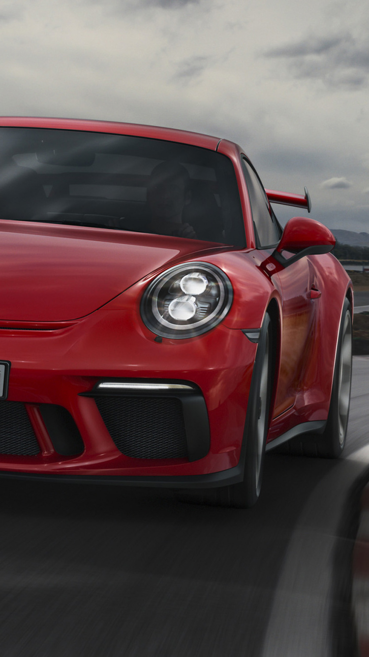 Porsche 911 Rojo en la Carretera. Wallpaper in 750x1334 Resolution