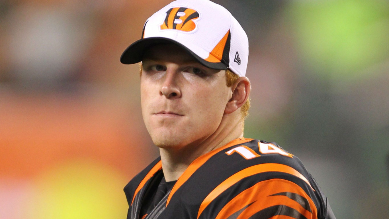 American Football, Quarterback, Player, Baseball Player, Sports Uniform. Wallpaper in 1366x768 Resolution