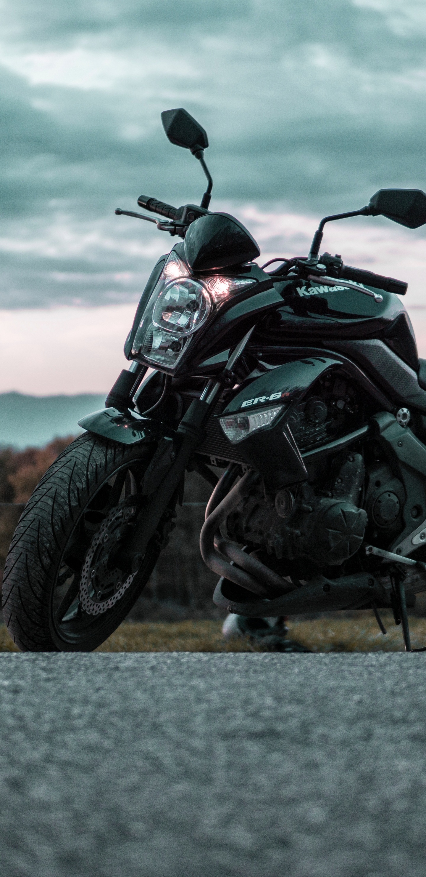Black and Gray Motorcycle on Gray Asphalt Road During Daytime. Wallpaper in 1440x2960 Resolution