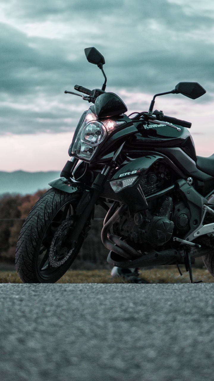 Black and Gray Motorcycle on Gray Asphalt Road During Daytime. Wallpaper in 720x1280 Resolution