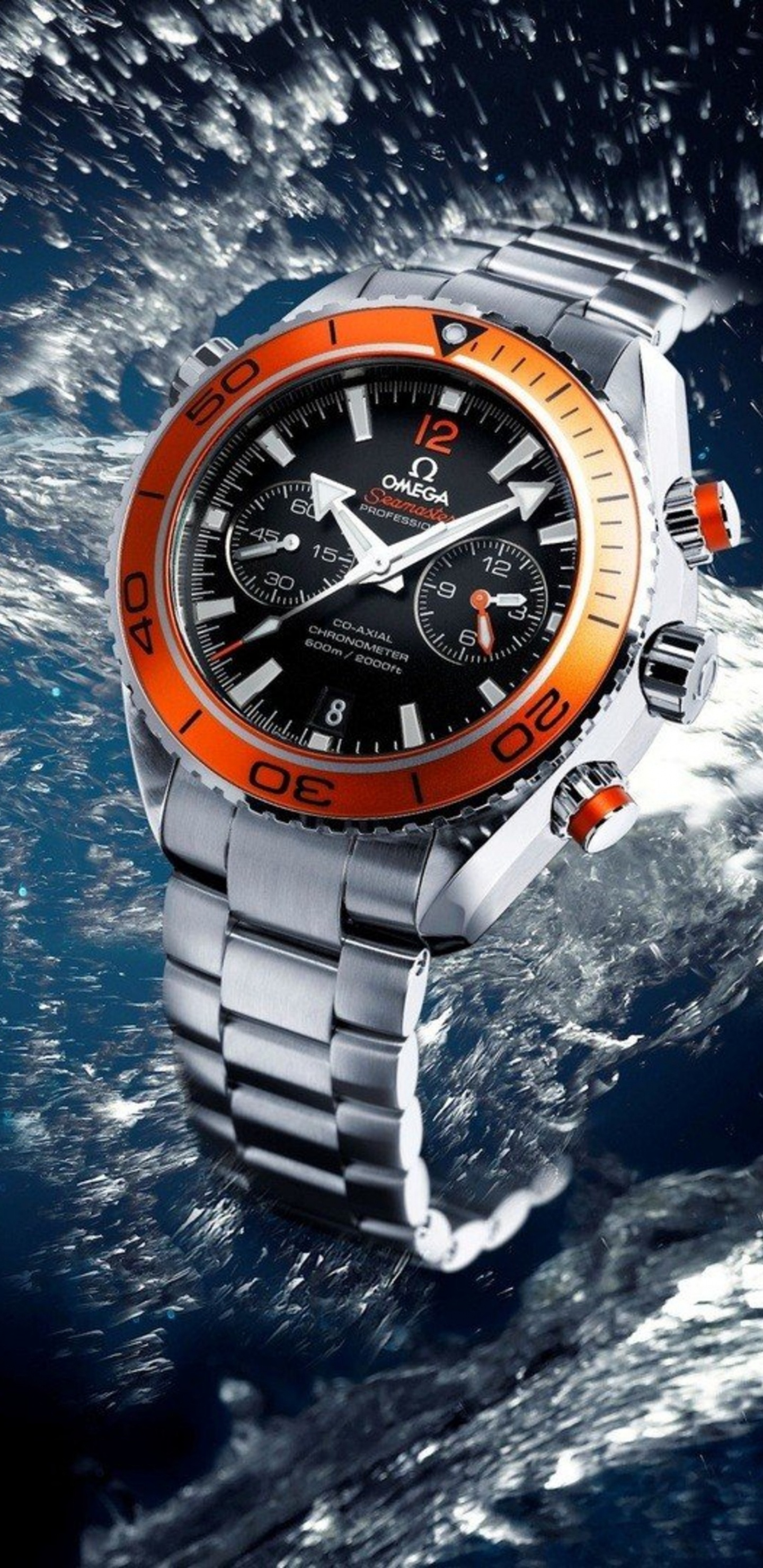 Silver Link Bracelet Round Analog Watch. Wallpaper in 1440x2960 Resolution