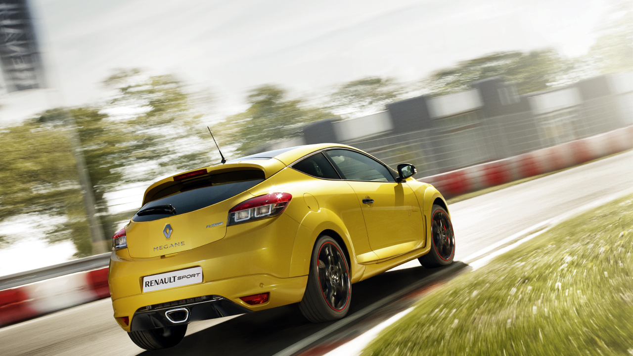 Porsche 911 Amarillo en la Carretera Durante el Día. Wallpaper in 1280x720 Resolution