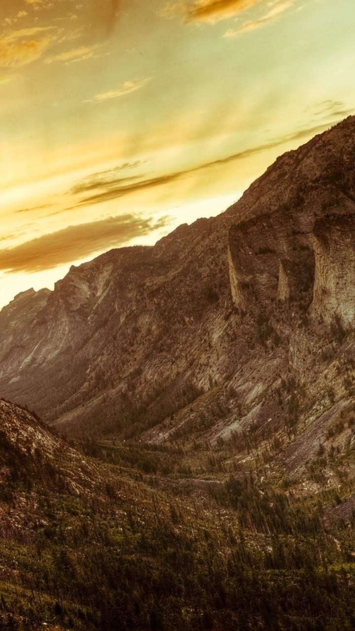 Gray and Brown Mountain Under Cloudy Sky During Daytime. Wallpaper in 720x1280 Resolution