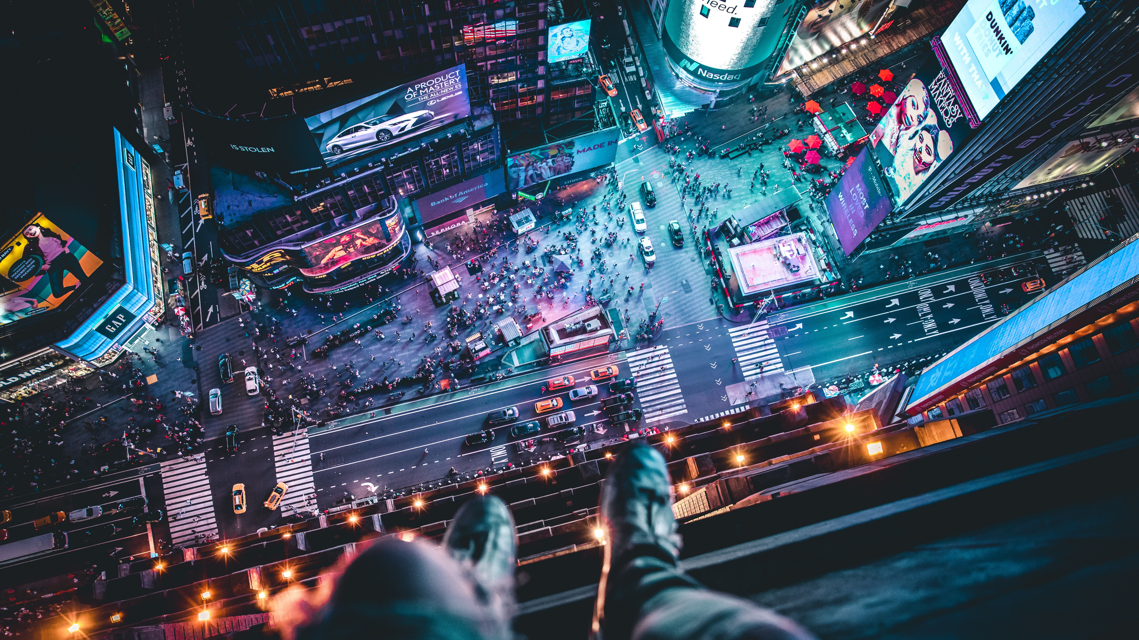 People Walking on Street During Night Time. Wallpaper in 3840x2160 Resolution