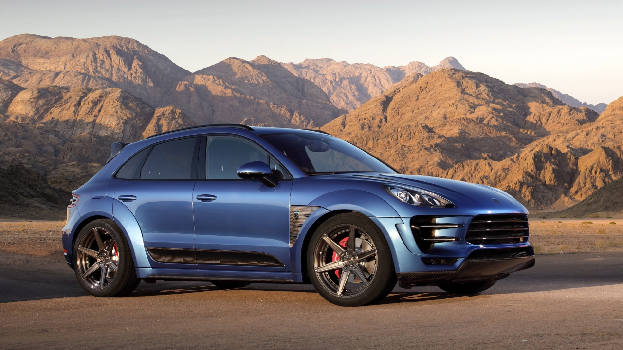 Schwarzer Bmw m 3 Auf Braunem Felsigen Berg Tagsüber. Wallpaper in 1280x720 Resolution