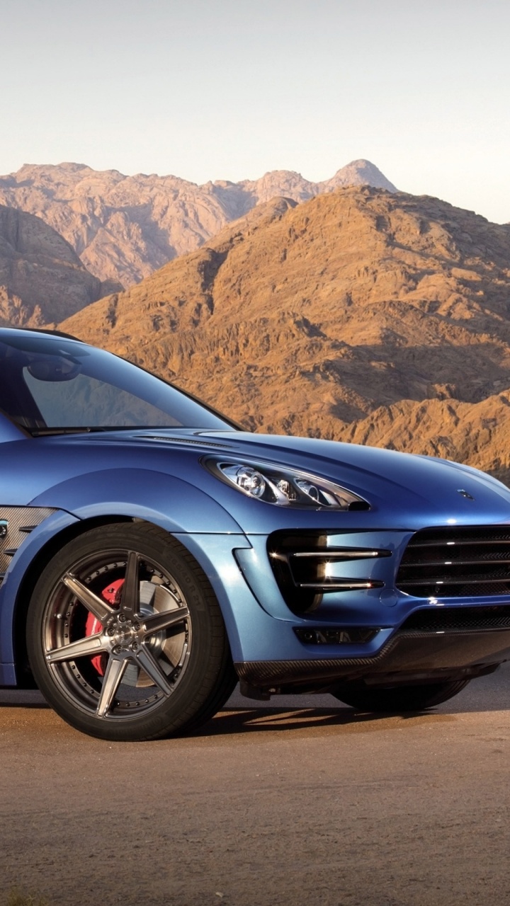 BMW m 3 Noire Sur la Montagne Rocheuse Brune Pendant la Journée. Wallpaper in 720x1280 Resolution