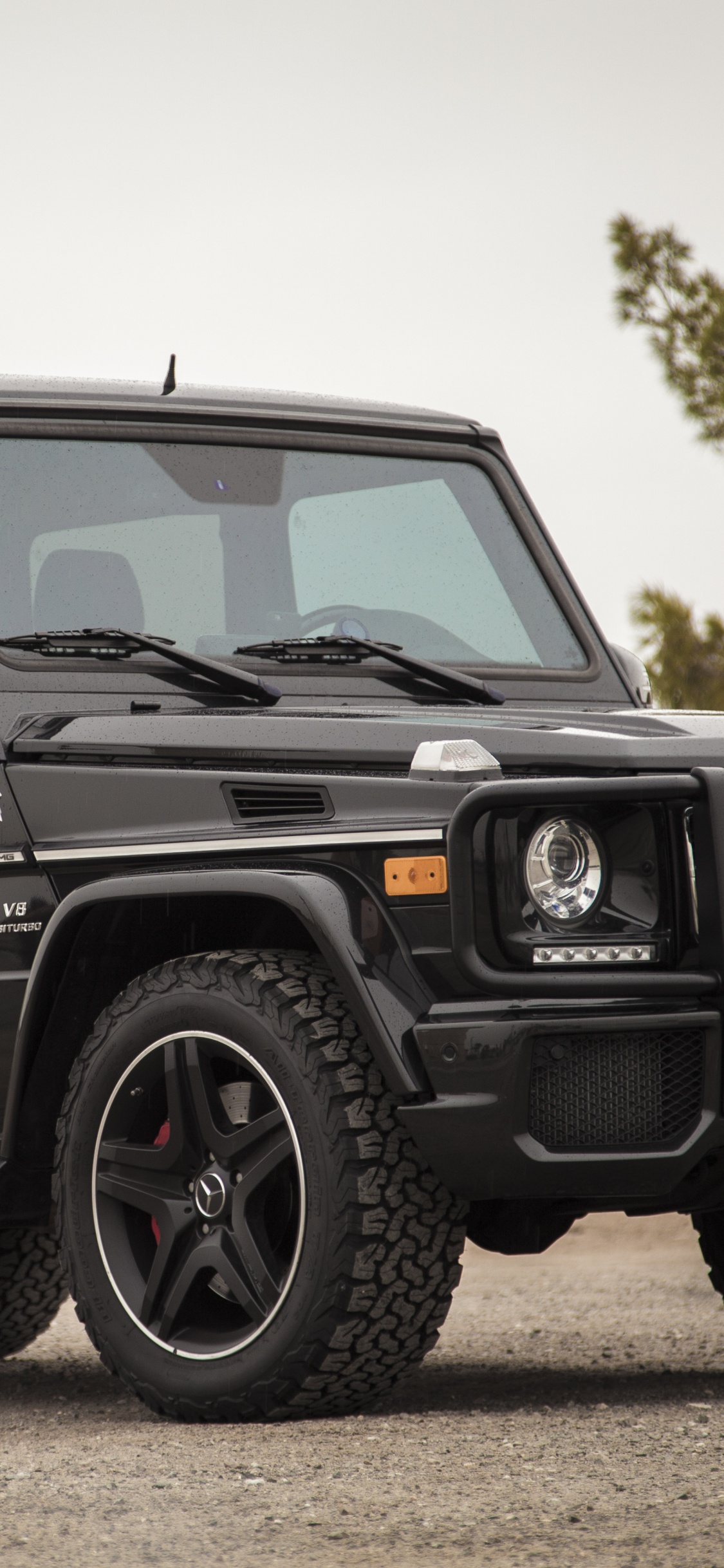 Black Jeep Wrangler on Road During Daytime. Wallpaper in 1125x2436 Resolution