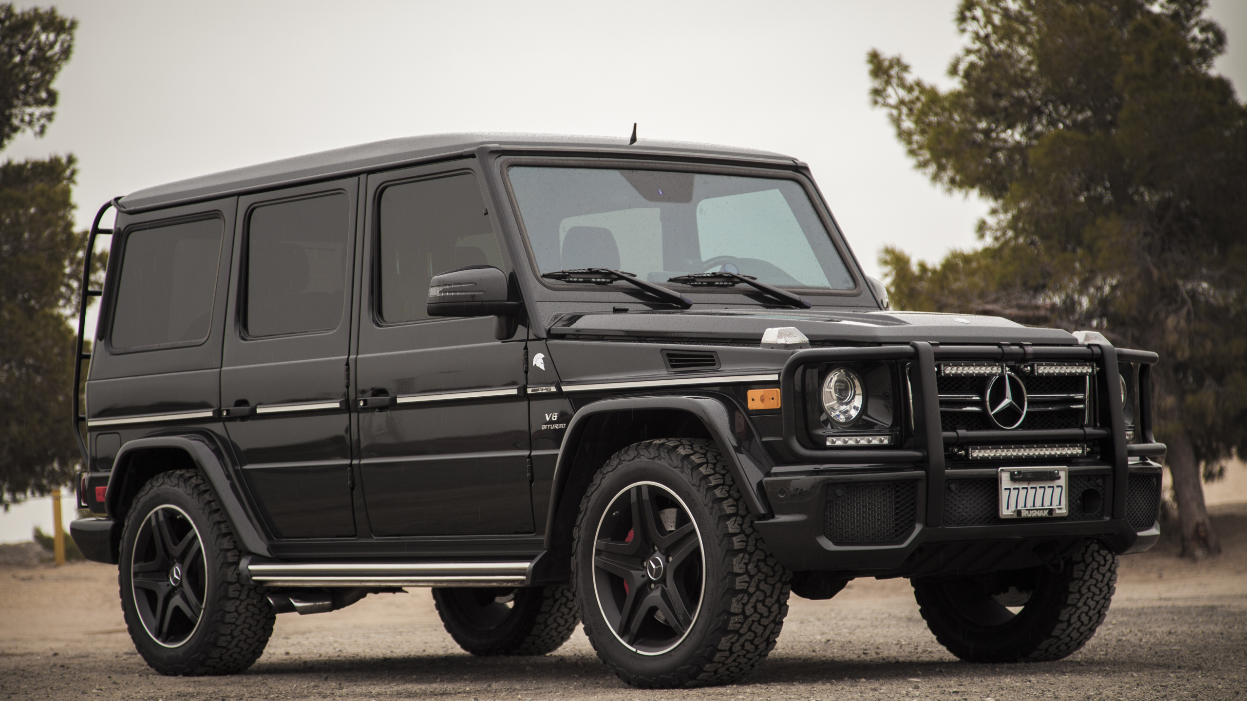 Black Jeep Wrangler on Road During Daytime. Wallpaper in 2560x1440 Resolution