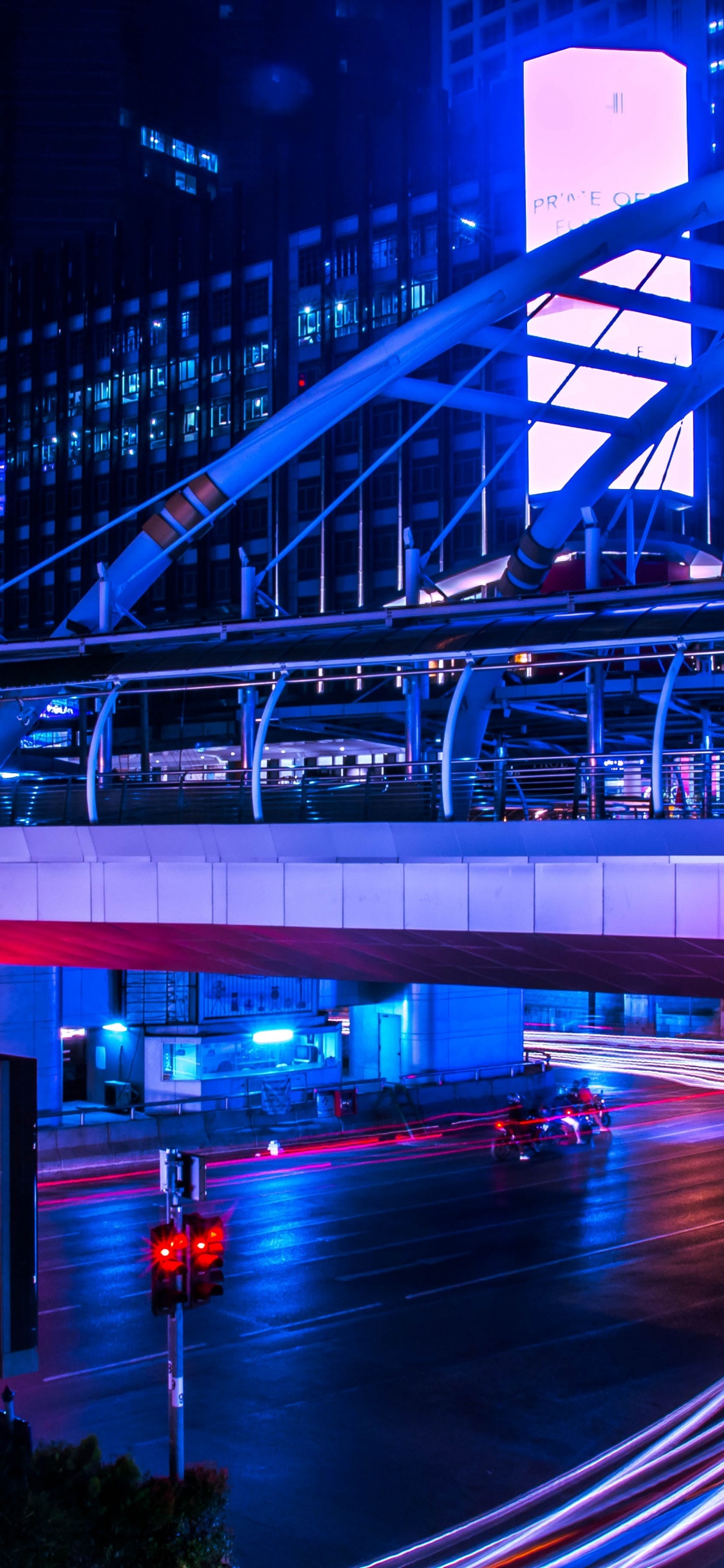 Photographie en Accéléré de Voitures Sur la Route Pendant la Nuit. Wallpaper in 1125x2436 Resolution