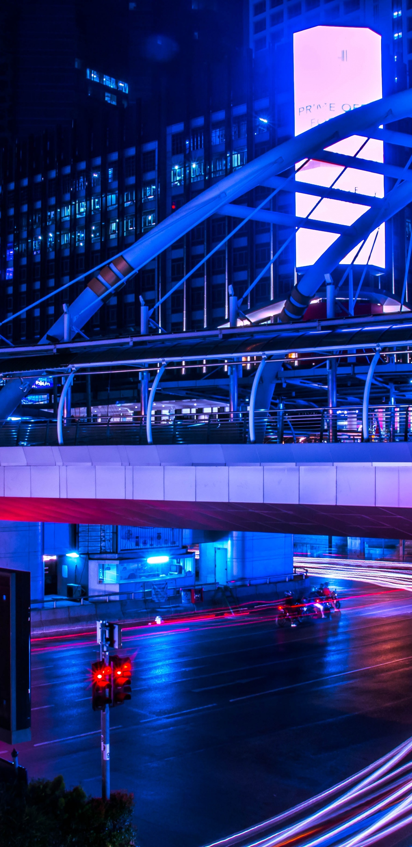 Zeitrafferaufnahmen Von Autos Auf Der Straße Während Der Nachtzeit. Wallpaper in 1440x2960 Resolution