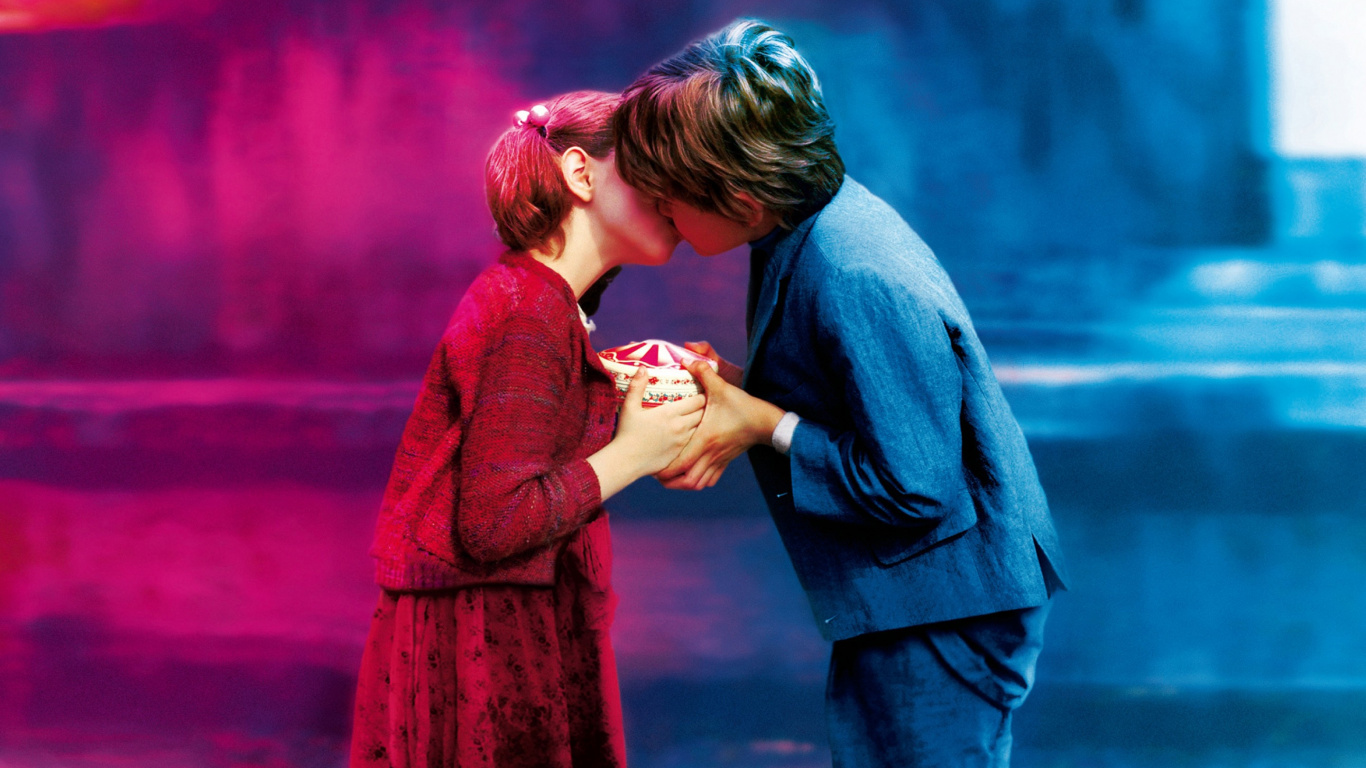 Romance, Kiss, Scene, Drama, Performance. Wallpaper in 1366x768 Resolution