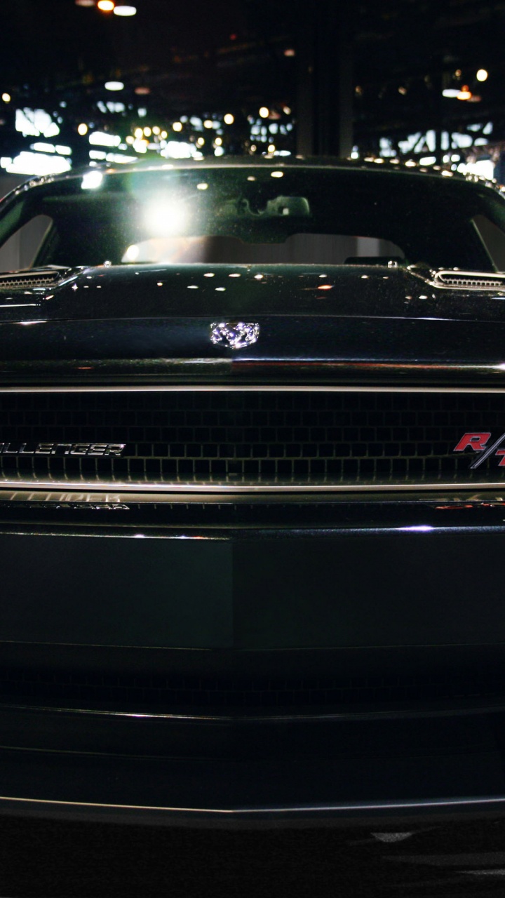 Coche BMW Negro en el Estacionamiento Durante la Noche. Wallpaper in 720x1280 Resolution