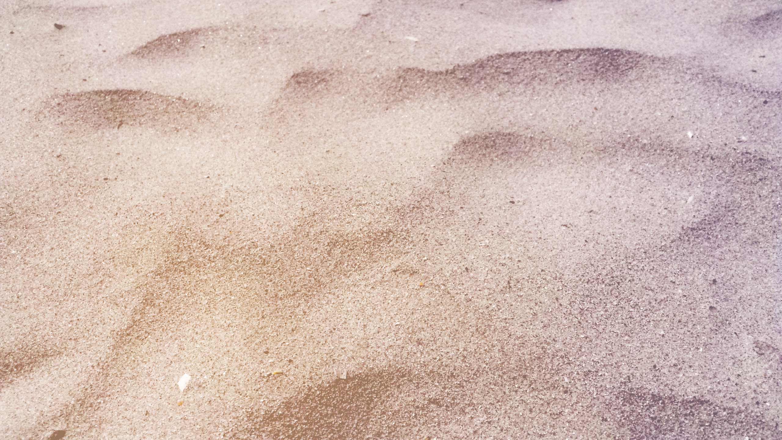 Brown Sand With White Sand. Wallpaper in 2560x1440 Resolution