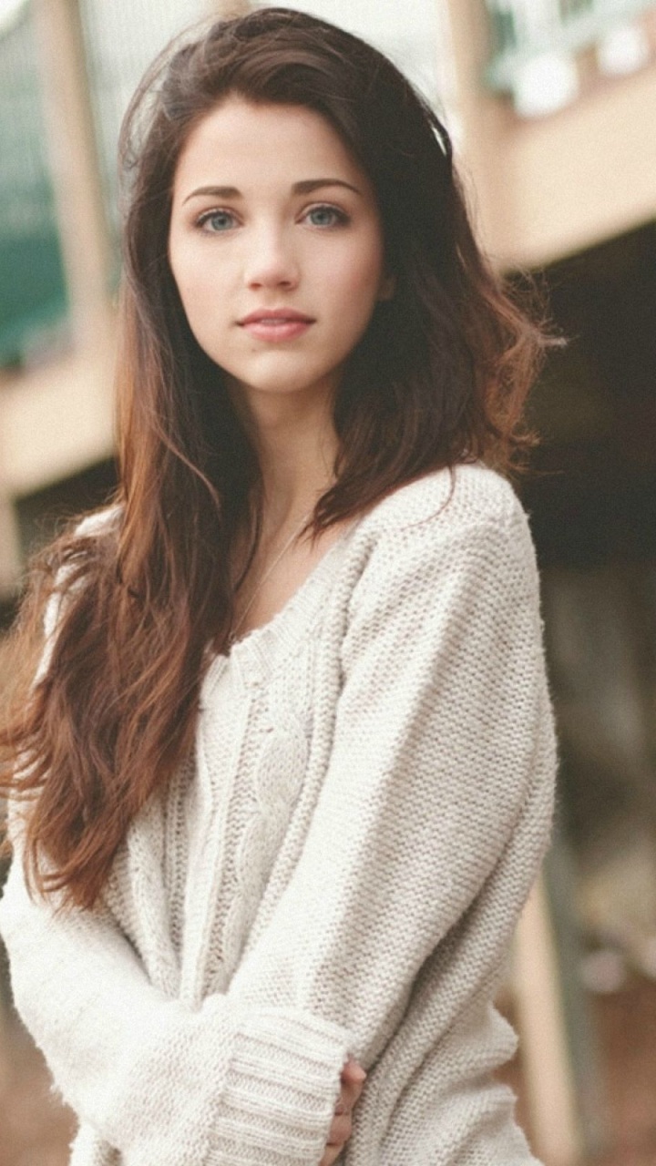 Emily Rudd, Modelo, Belleza, Modelo de Moda, Hombro. Wallpaper in 720x1280 Resolution