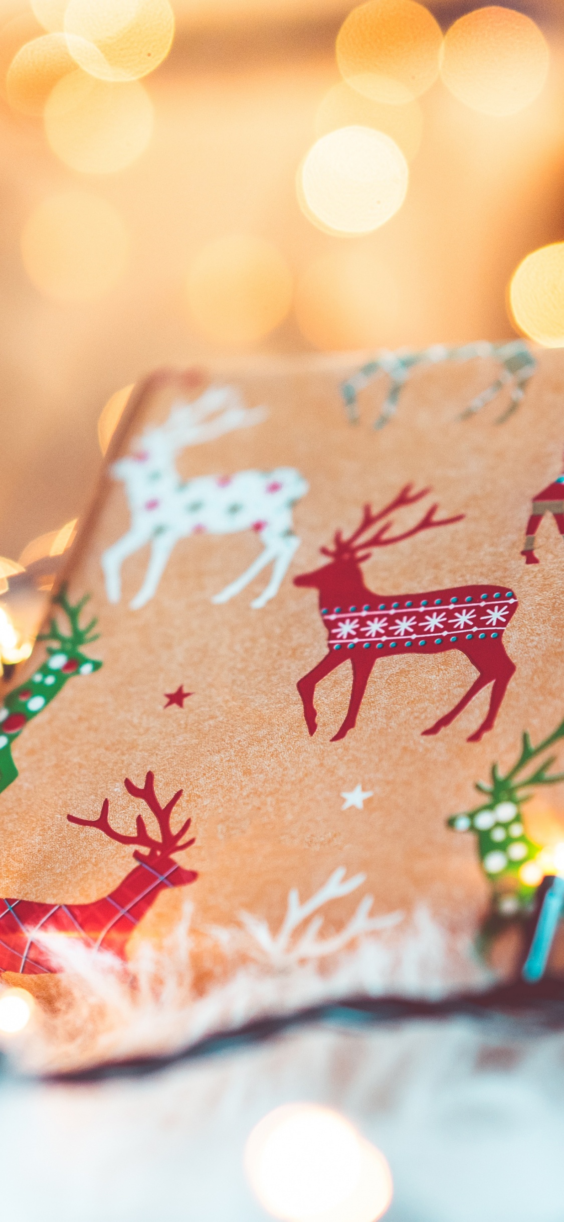 Christmas Gift, Christmas Day, Gift, Holiday, Christmas. Wallpaper in 1125x2436 Resolution