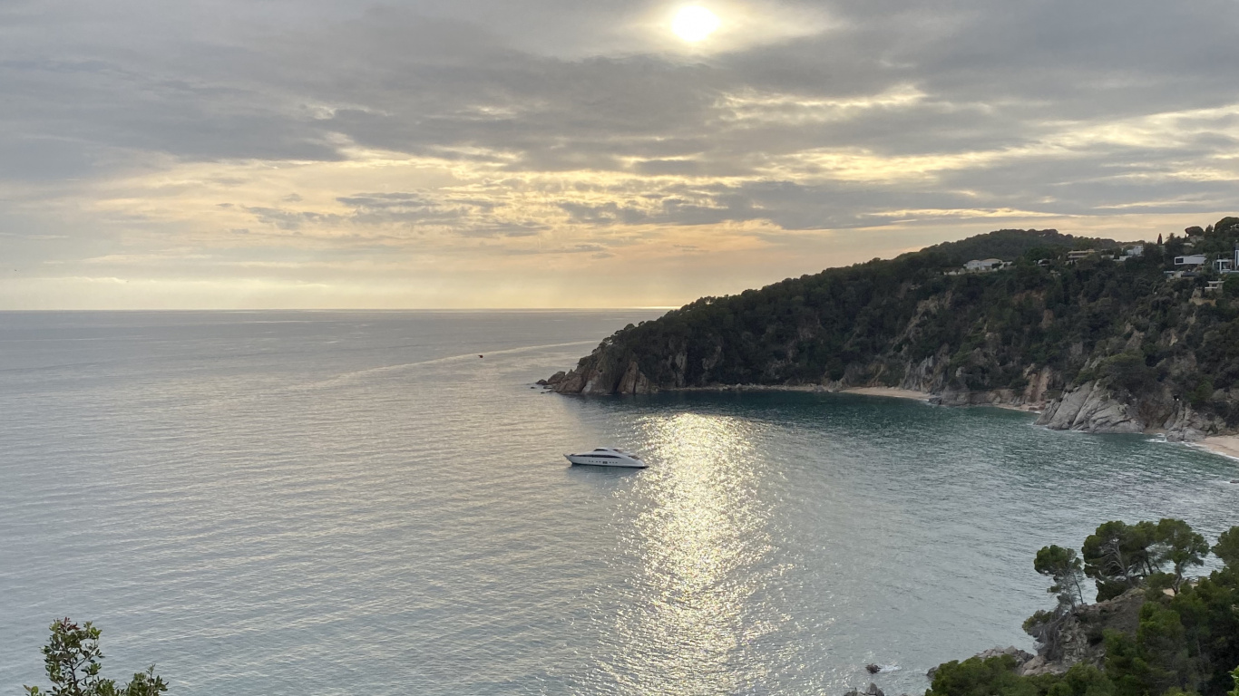 Sea, Body of Water, Mountainous Landforms, Nature, Vegetation. Wallpaper in 1366x768 Resolution