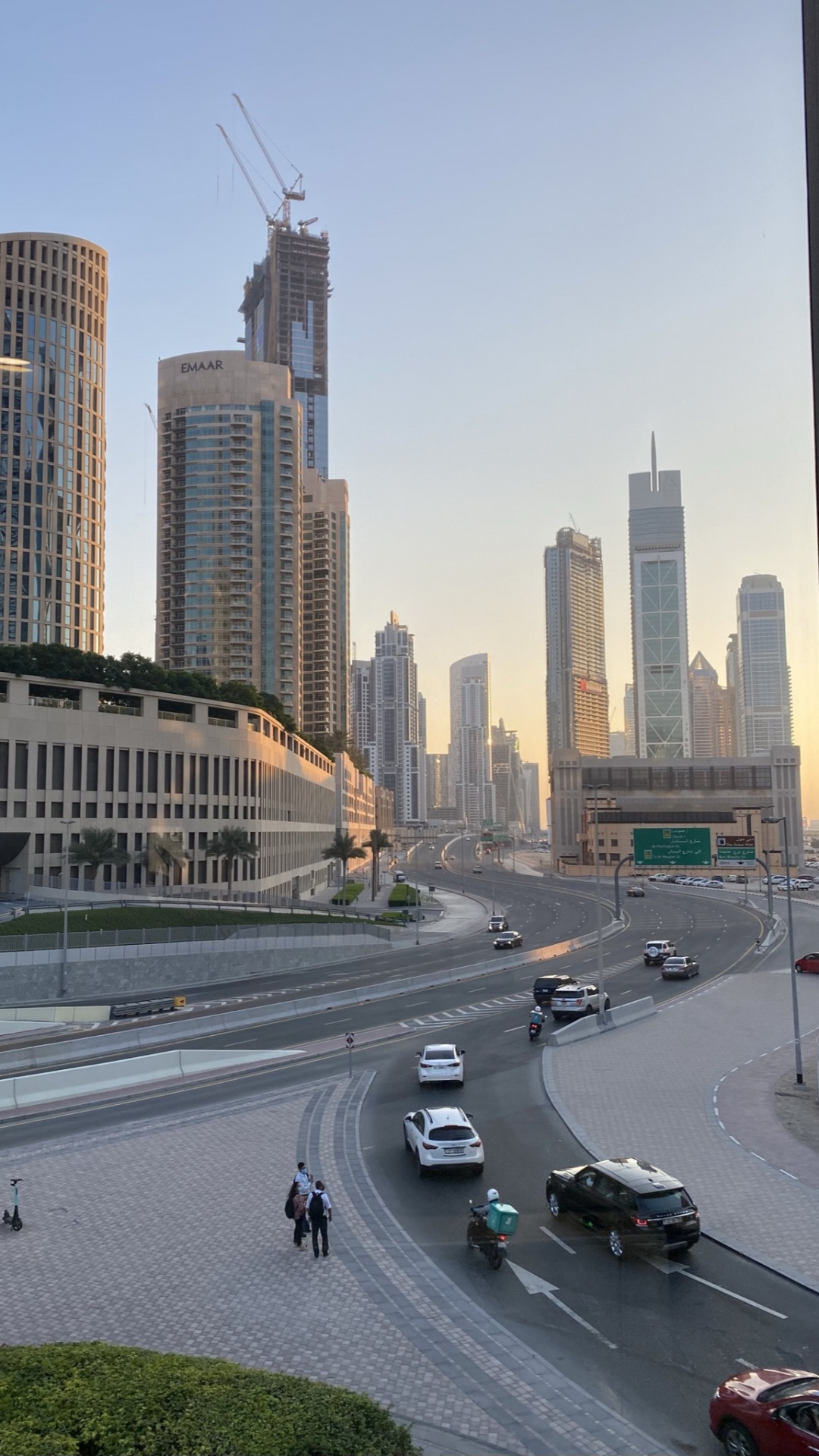 Dubai, Tageszeit, Tower Block, Road, Transport. Wallpaper in 1080x1920 Resolution