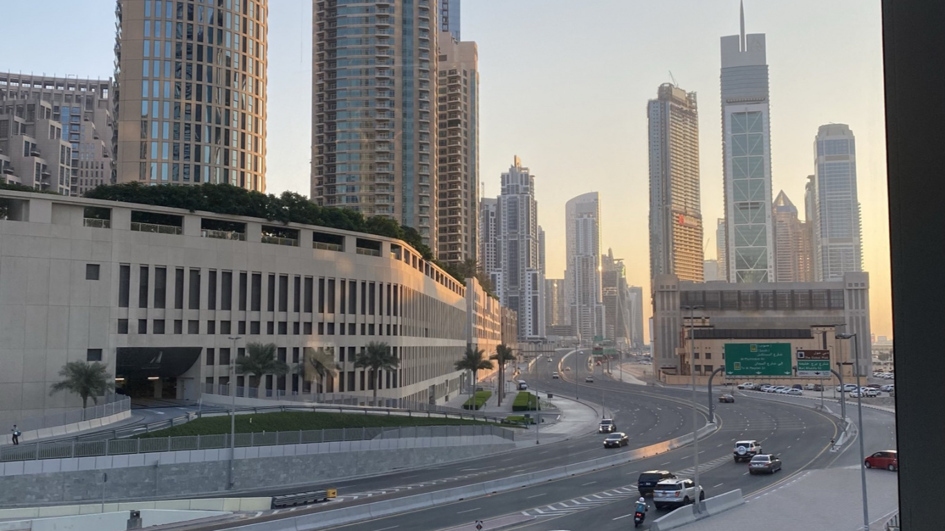 Dubai, Torre de Bloques, Carretera, Transporte, Área Urbana. Wallpaper in 1366x768 Resolution