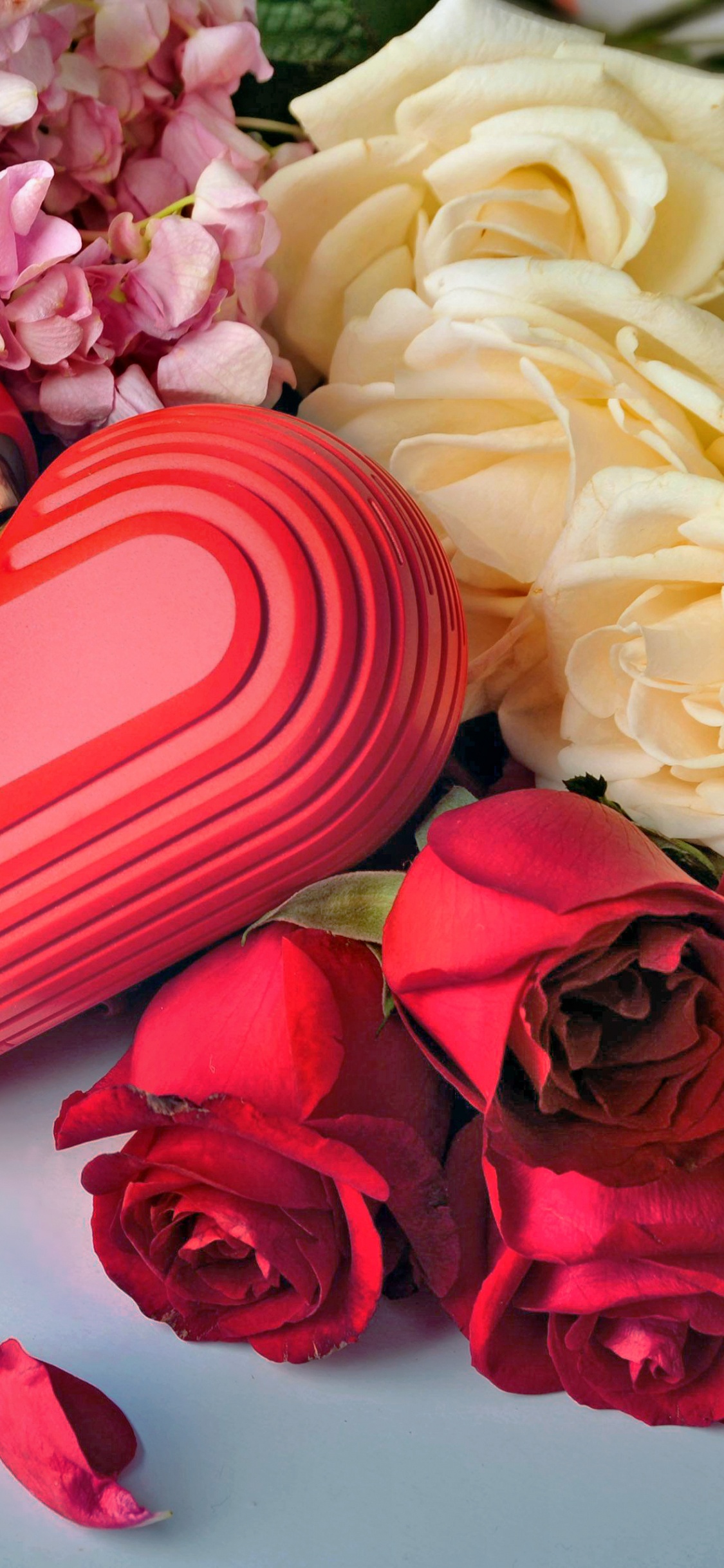 le Jour de Valentines, Bouquet, Red, Les Fleurs Coupées, Pink. Wallpaper in 1125x2436 Resolution