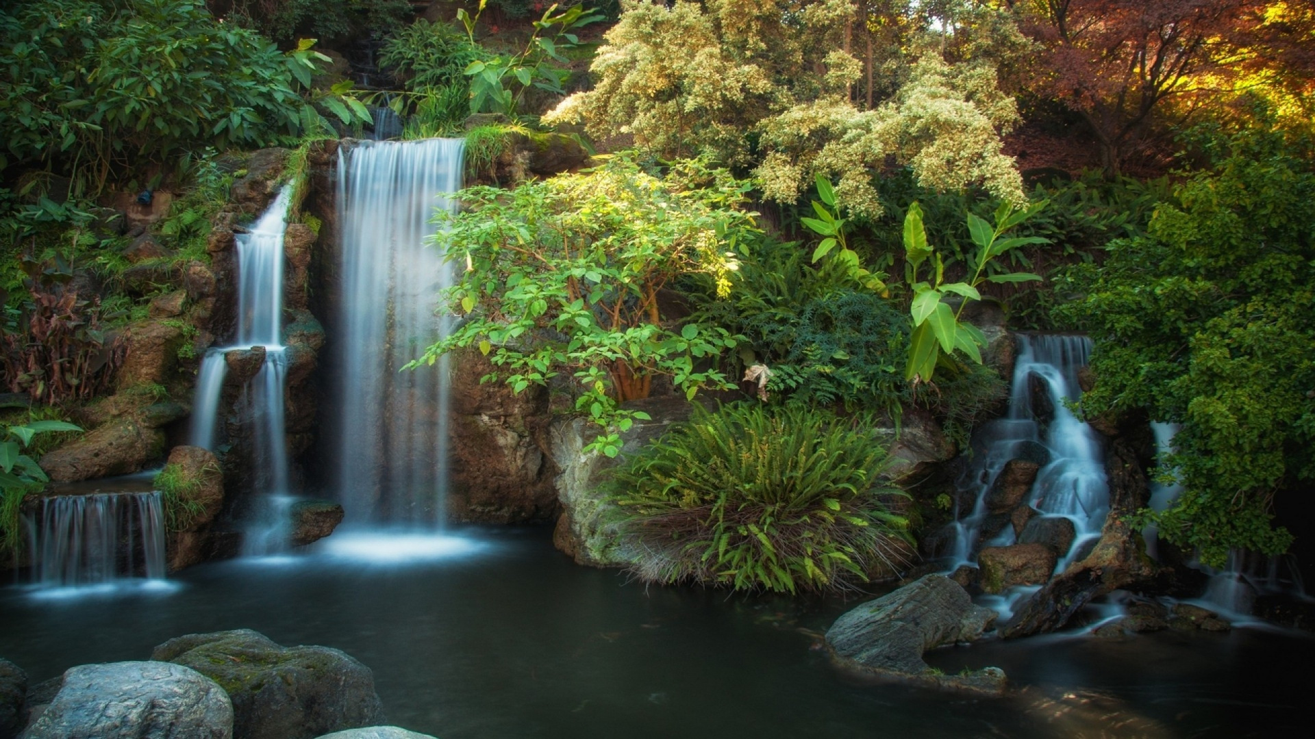 Green and Yellow Leaves Near Waterfalls. Wallpaper in 1920x1080 Resolution