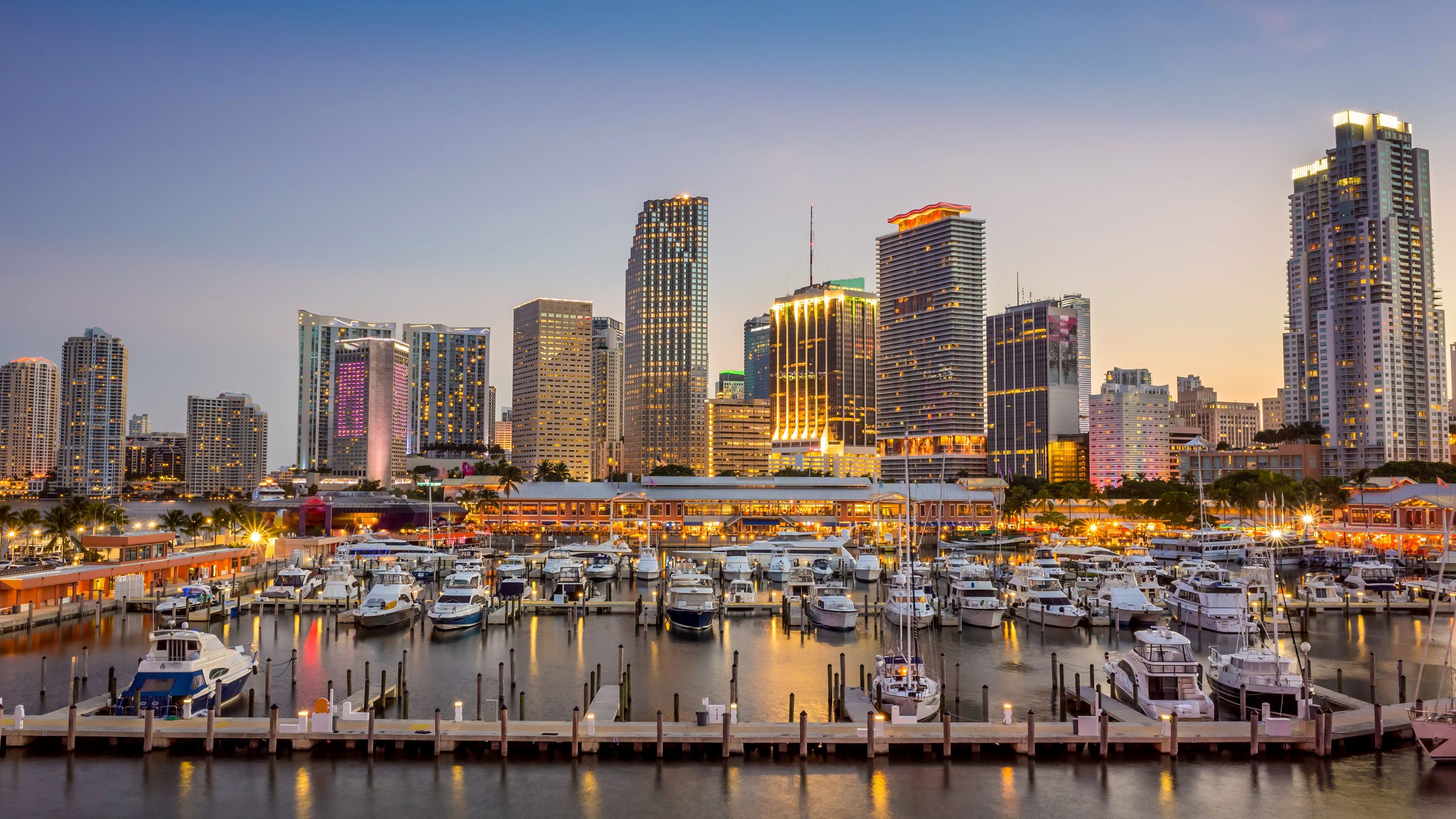 White and Black Boat on Body of Water Near City Buildings During Daytime. Wallpaper in 2560x1440 Resolution