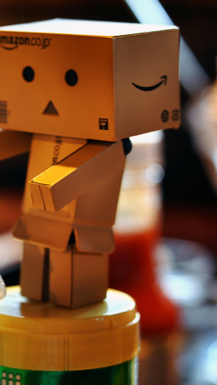 Cornet de Crème Glacée au Chocolat Brun et Blanc. Wallpaper in 750x1334 Resolution