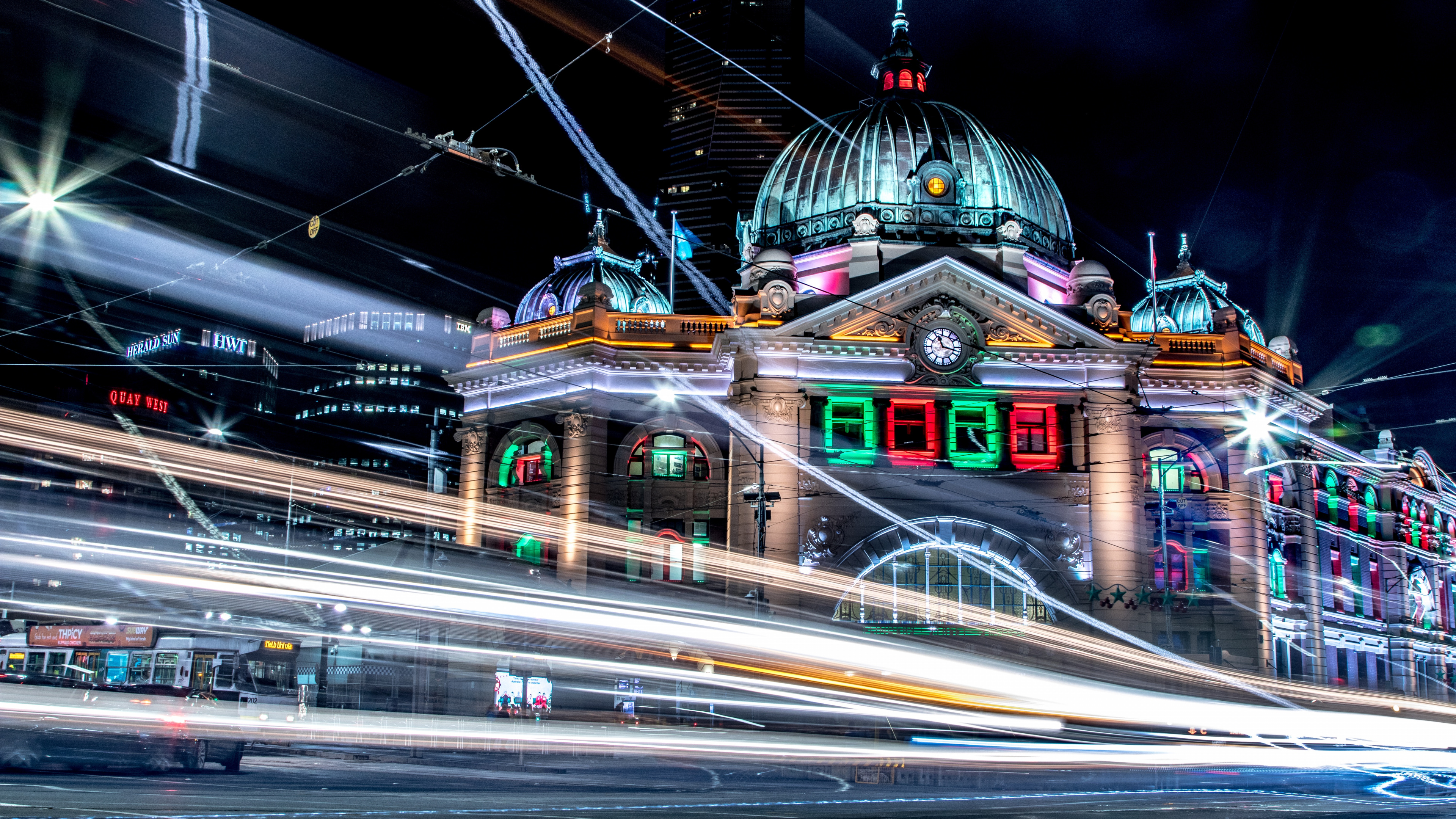 Time Lapse Photography of Cars on Road Near Green and Brown Dome Building During Night Time. Wallpaper in 3840x2160 Resolution