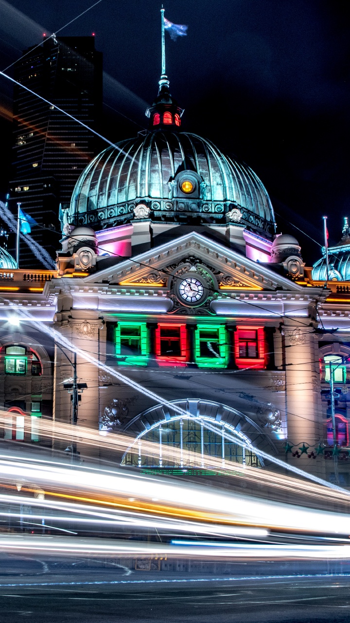 Time Lapse Photography of Cars on Road Near Green and Brown Dome Building During Night Time. Wallpaper in 720x1280 Resolution