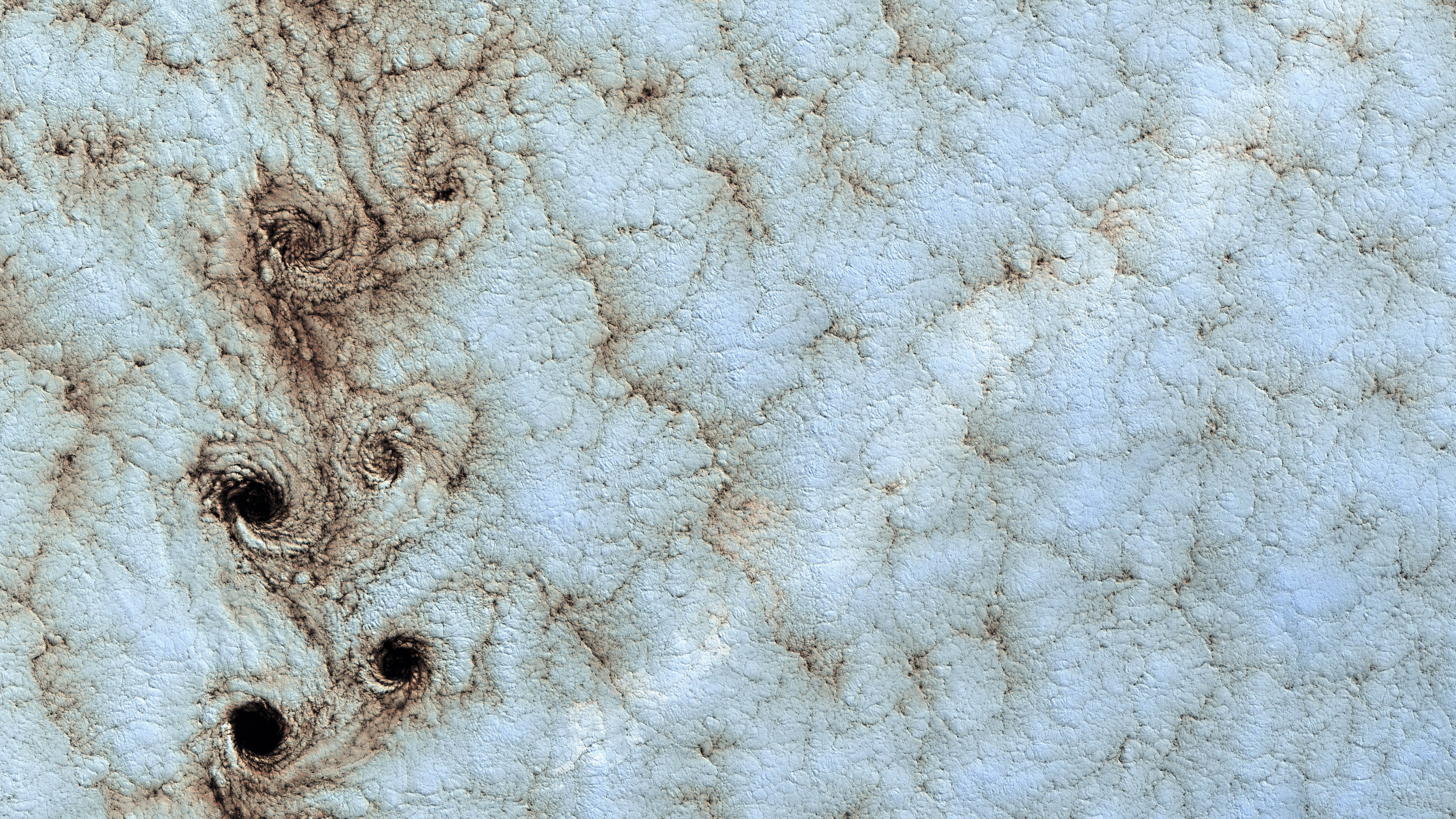 Silver Chain Link Necklace on White Textile. Wallpaper in 3840x2160 Resolution