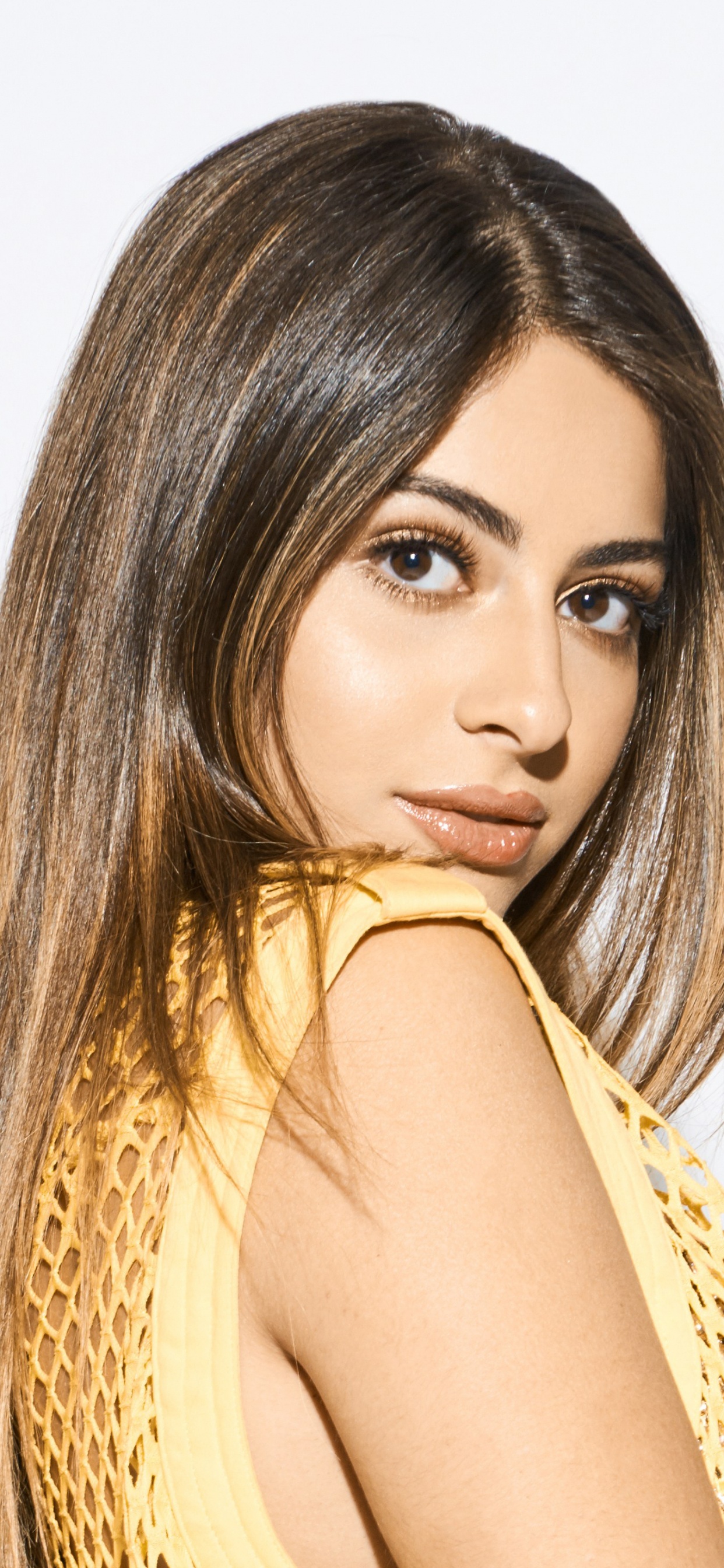Belleza, Cabello, Peinado, el Pelo Largo, Ceja. Wallpaper in 1242x2688 Resolution