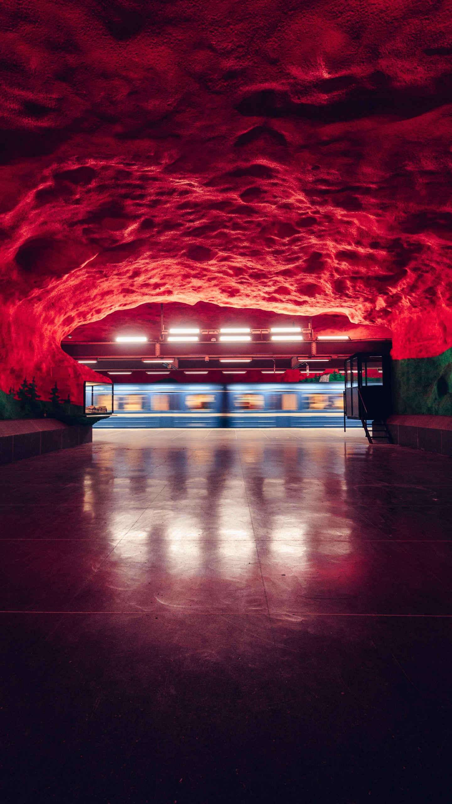 Brauner Betonboden Mit Roten Und Blauen Lichtern. Wallpaper in 1440x2560 Resolution