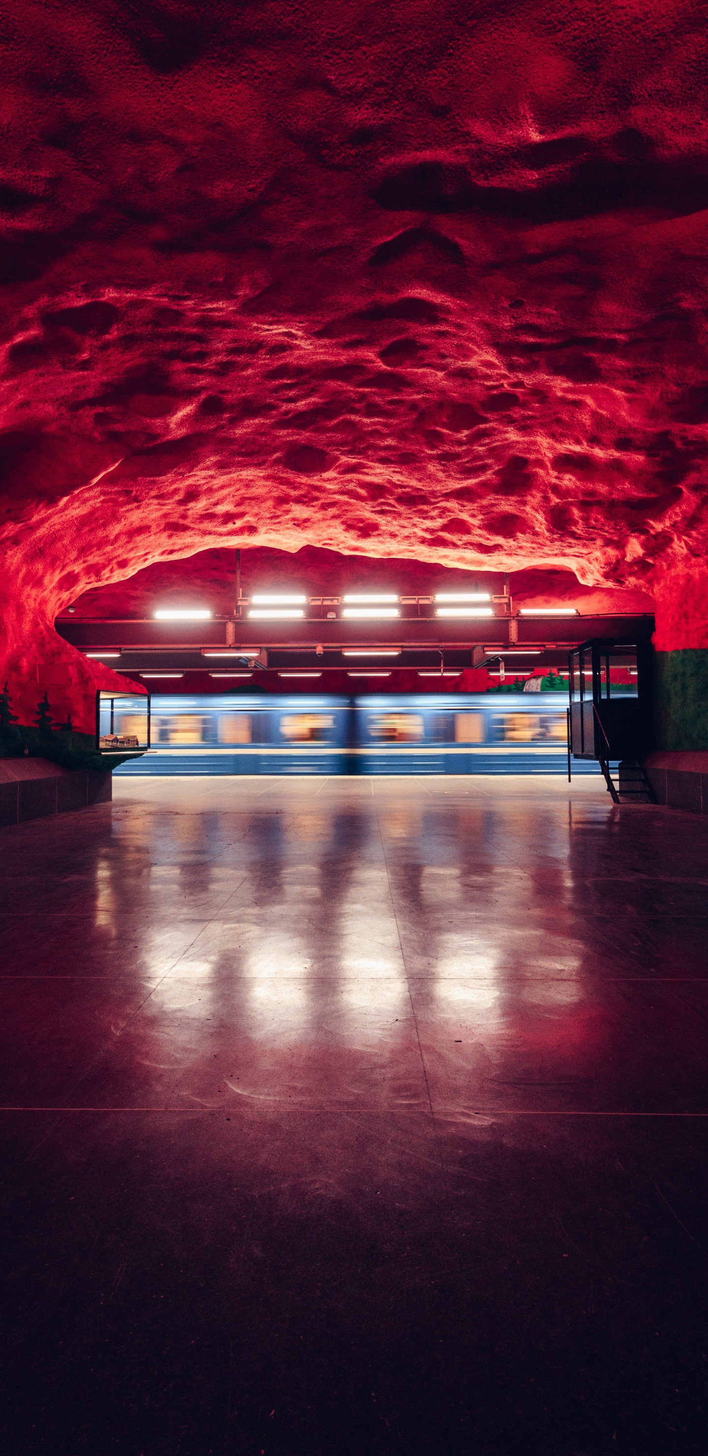 Brauner Betonboden Mit Roten Und Blauen Lichtern. Wallpaper in 1440x2960 Resolution