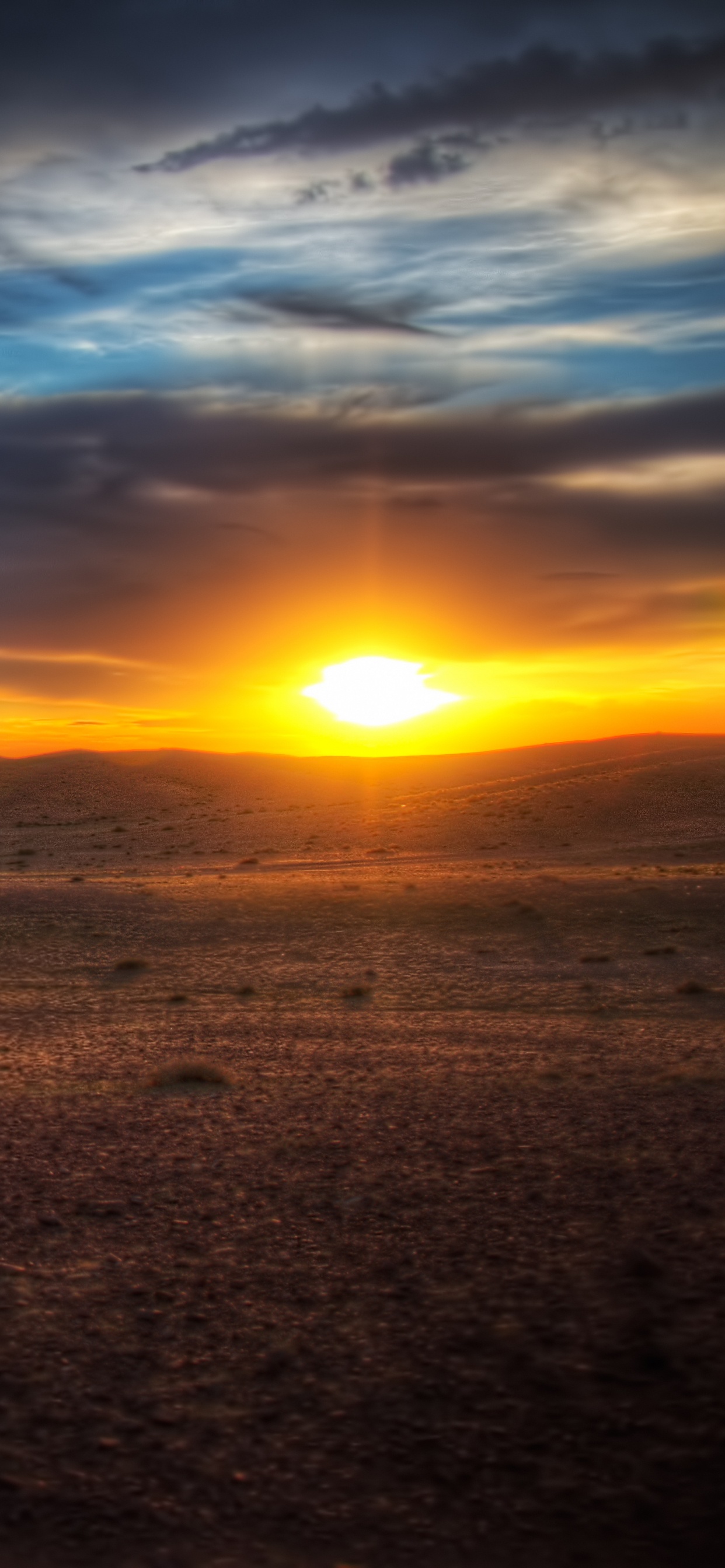 Sable Brun Sous Ciel Bleu au Coucher du Soleil. Wallpaper in 1242x2688 Resolution