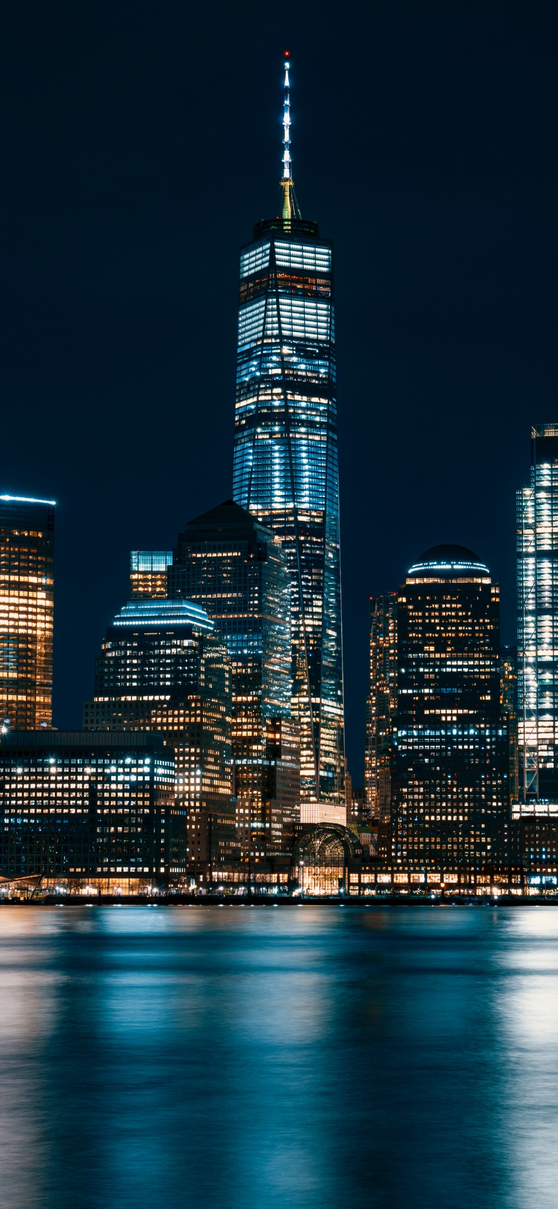 Horizon de la Ville Pendant la Nuit. Wallpaper in 1125x2436 Resolution