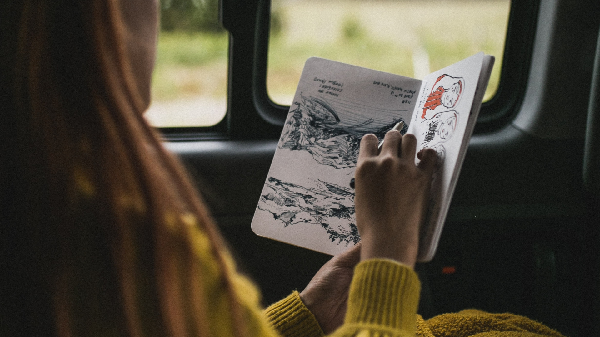 Frau im Gelben Pullover Liest Buch. Wallpaper in 1920x1080 Resolution