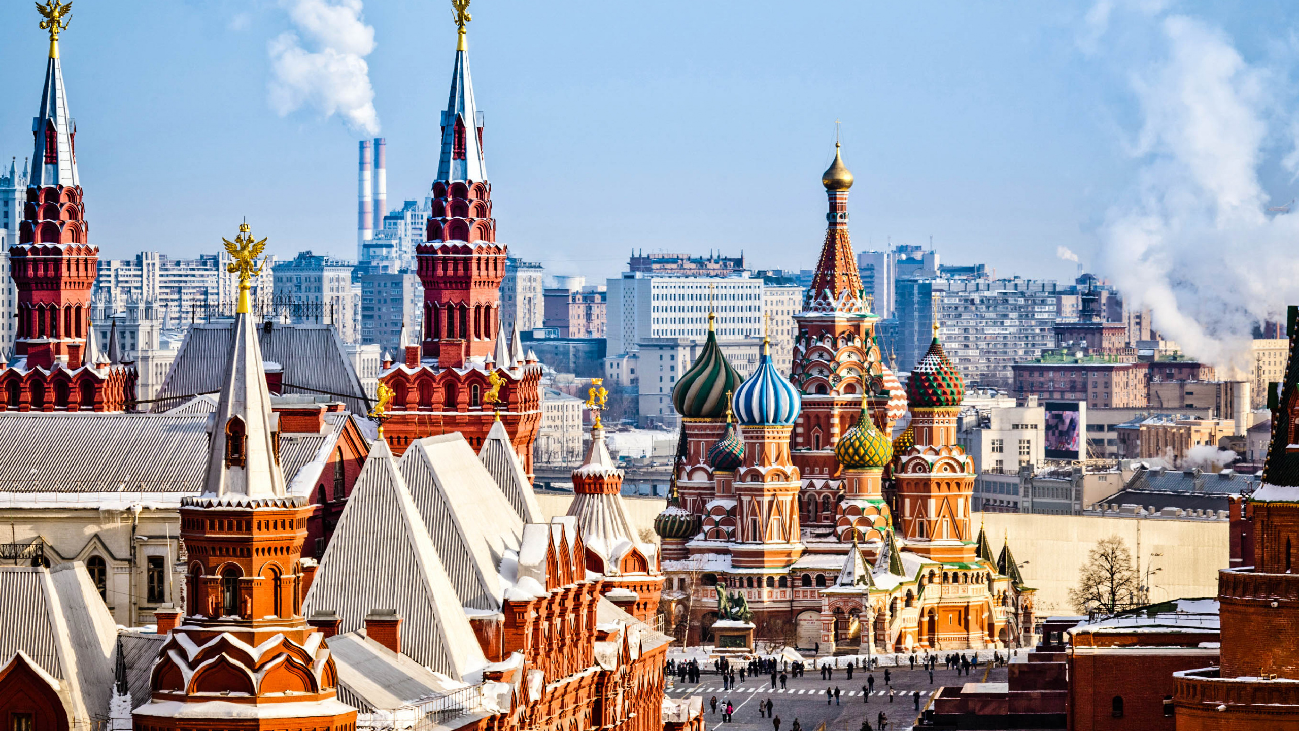 Braun-weißes Betongebäude Unter Blauem Himmel Tagsüber. Wallpaper in 2560x1440 Resolution