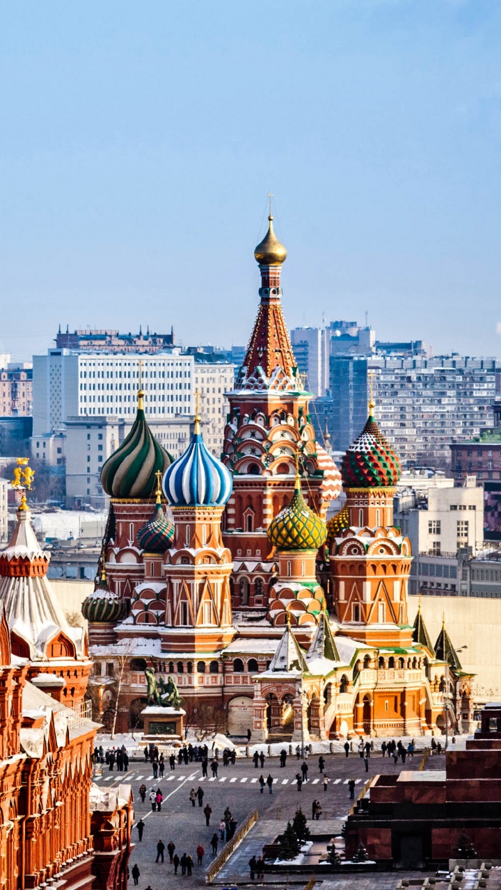 Braun-weißes Betongebäude Unter Blauem Himmel Tagsüber. Wallpaper in 720x1280 Resolution