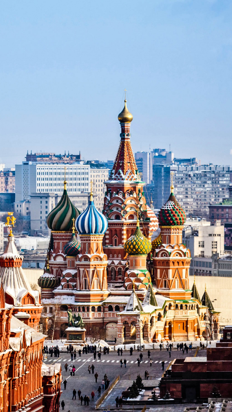 Braun-weißes Betongebäude Unter Blauem Himmel Tagsüber. Wallpaper in 750x1334 Resolution