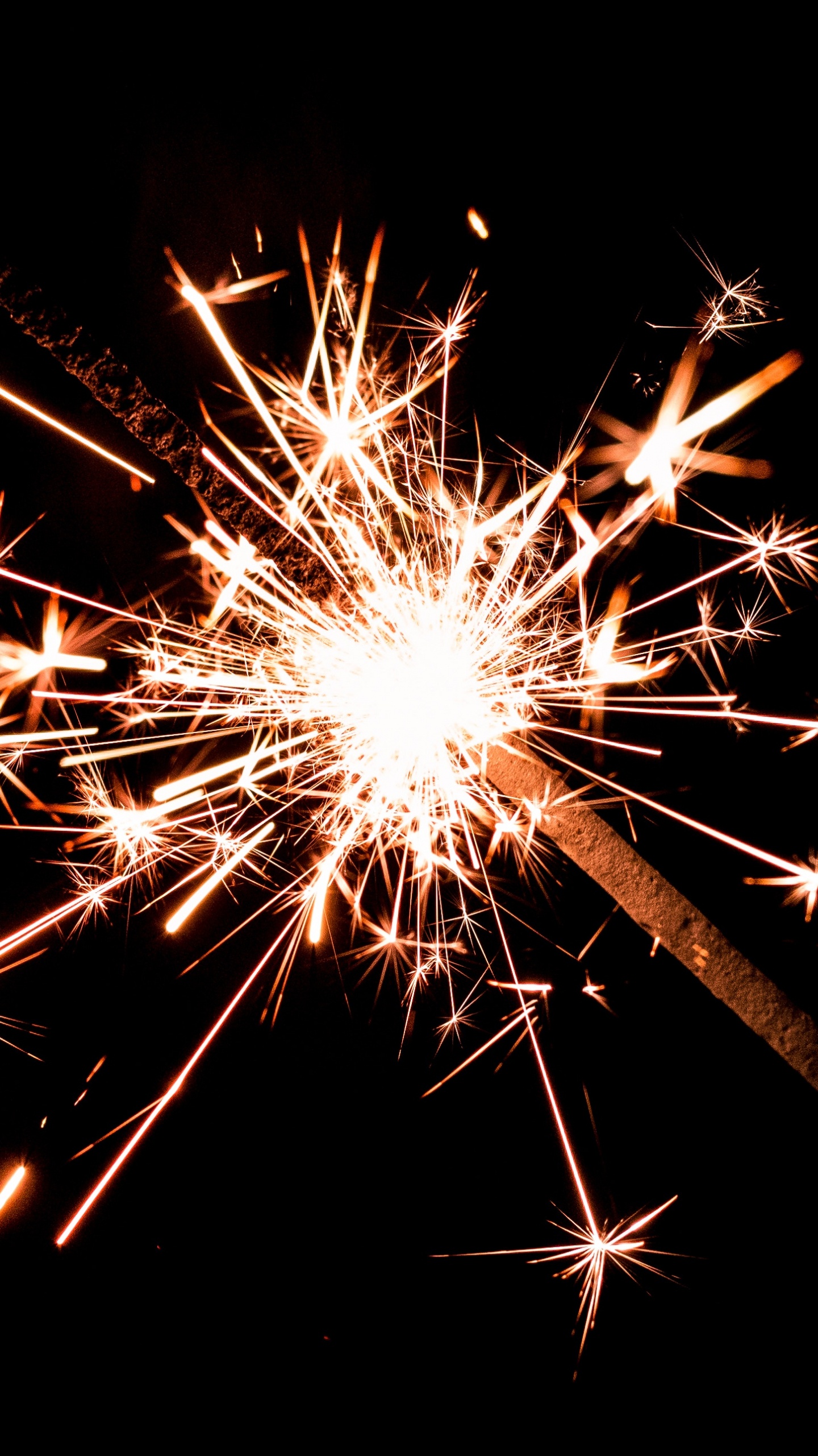 Feuer, Funken, Wunderkerze, Feuerwerk, Neue Jahre Tag. Wallpaper in 1440x2560 Resolution