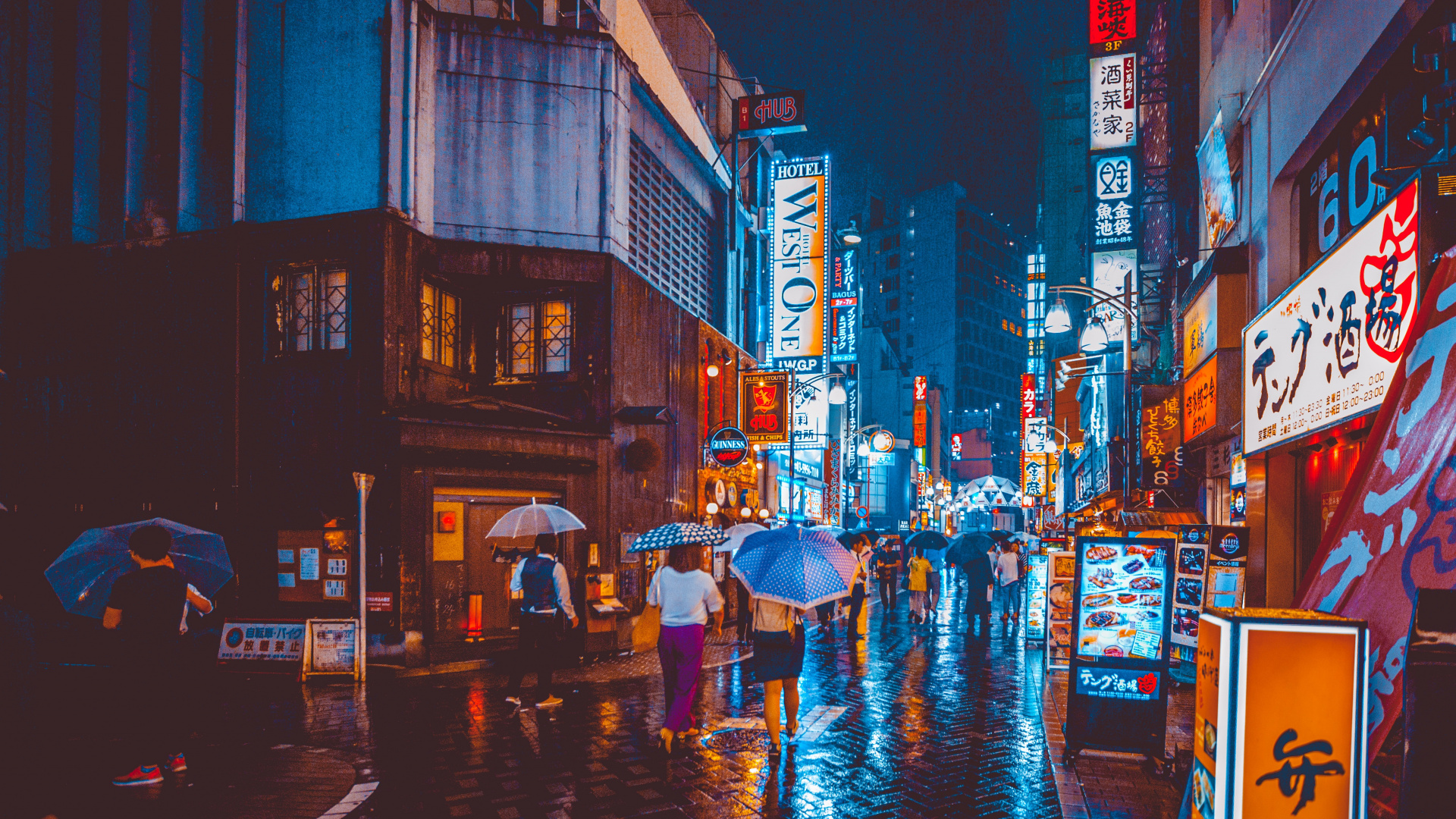 Personnes Marchant Dans la Rue Pendant la Nuit. Wallpaper in 1920x1080 Resolution