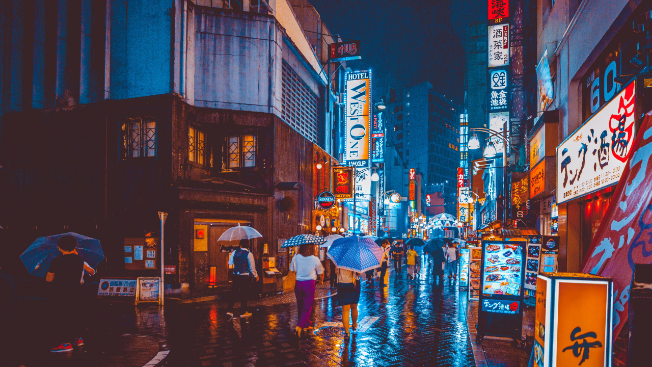 Gente Caminando en la Calle Durante la Noche. Wallpaper in 1280x720 Resolution