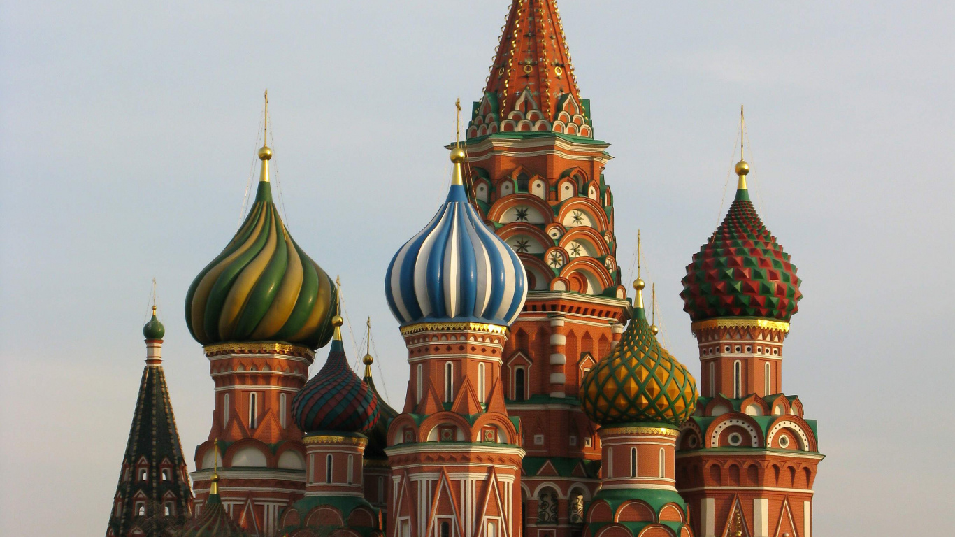 Braunes Und Grünes Betongebäude. Wallpaper in 1366x768 Resolution